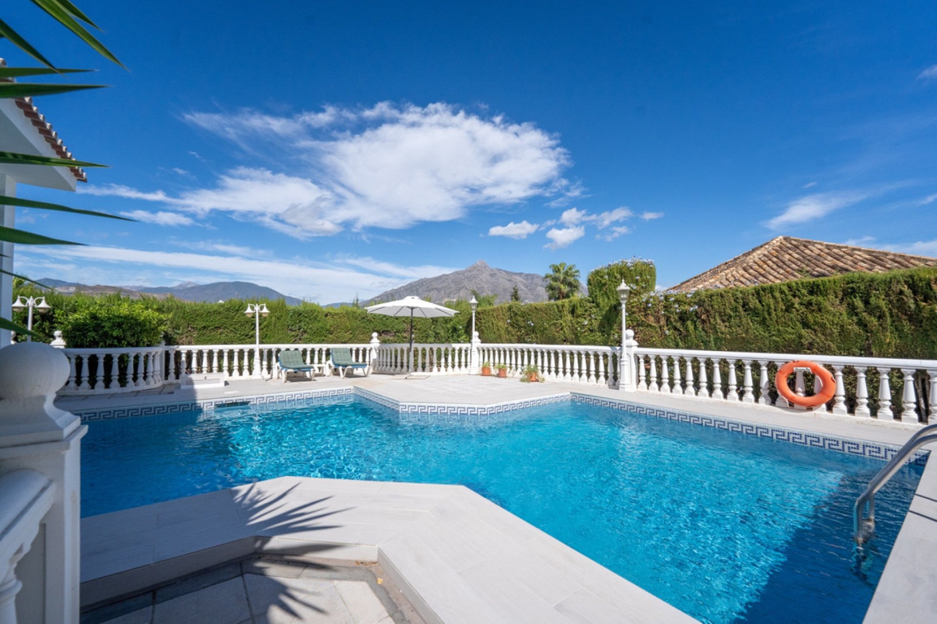 Resale - House - Detached Villa - Marbella - Nueva Andalucia