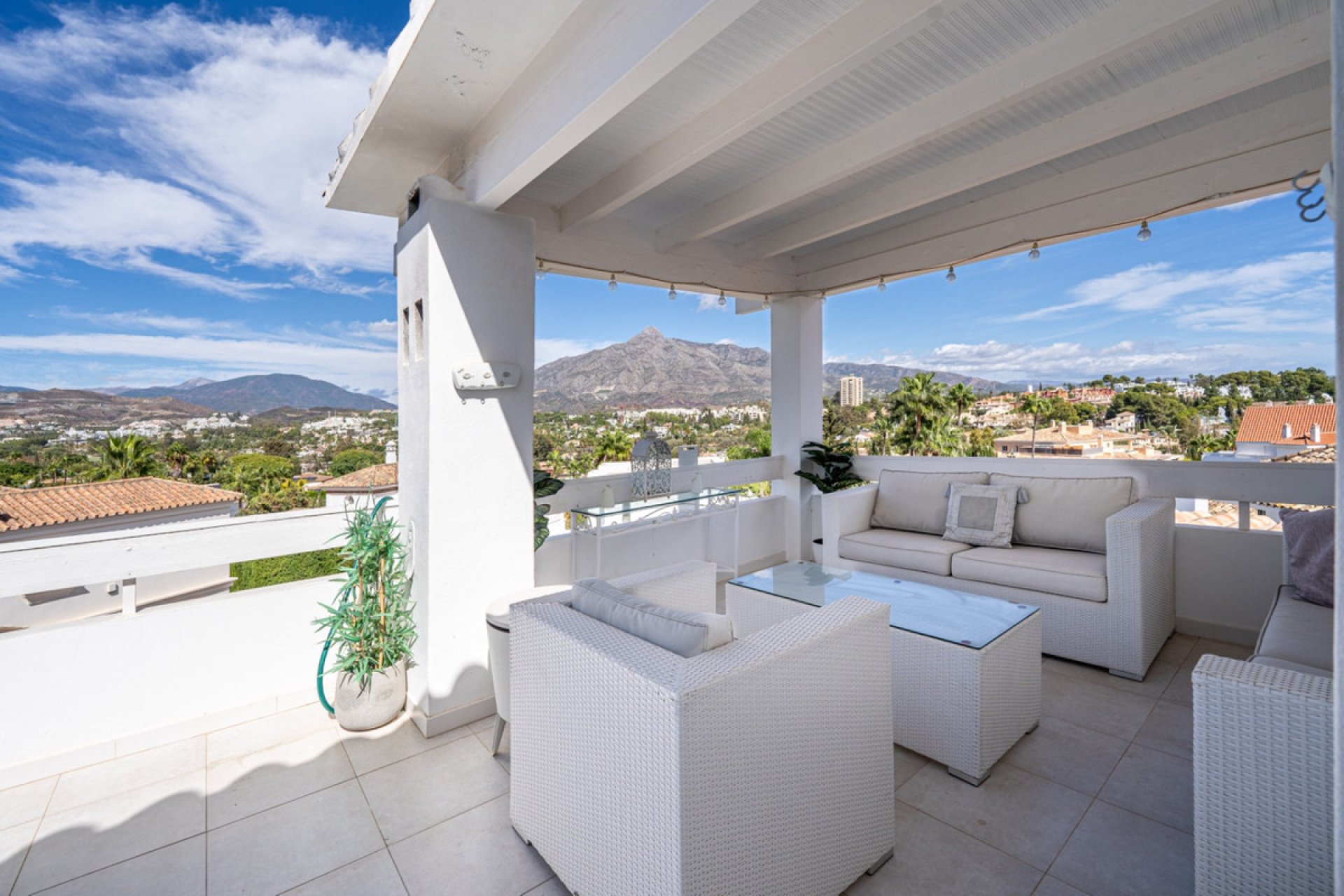 Resale - House - Detached Villa - Marbella - Nueva Andalucia