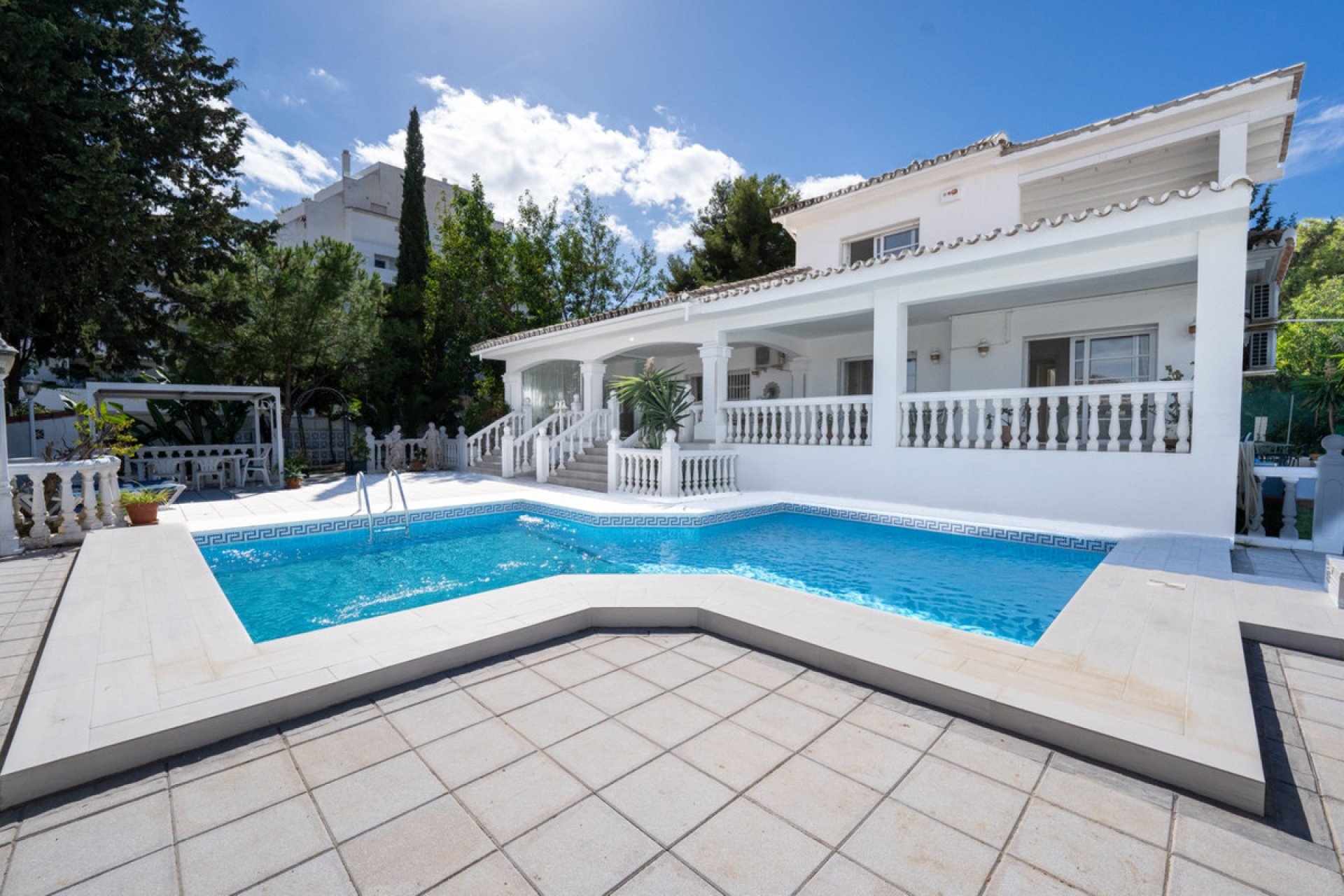 Resale - House - Detached Villa - Marbella - Nueva Andalucia