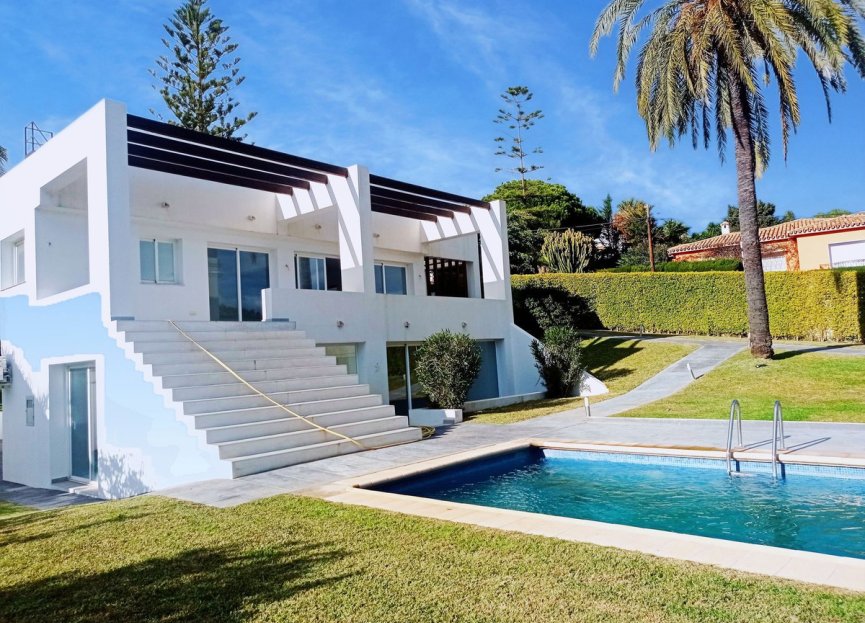 Resale - House - Detached Villa - Marbella - Nueva Andalucia