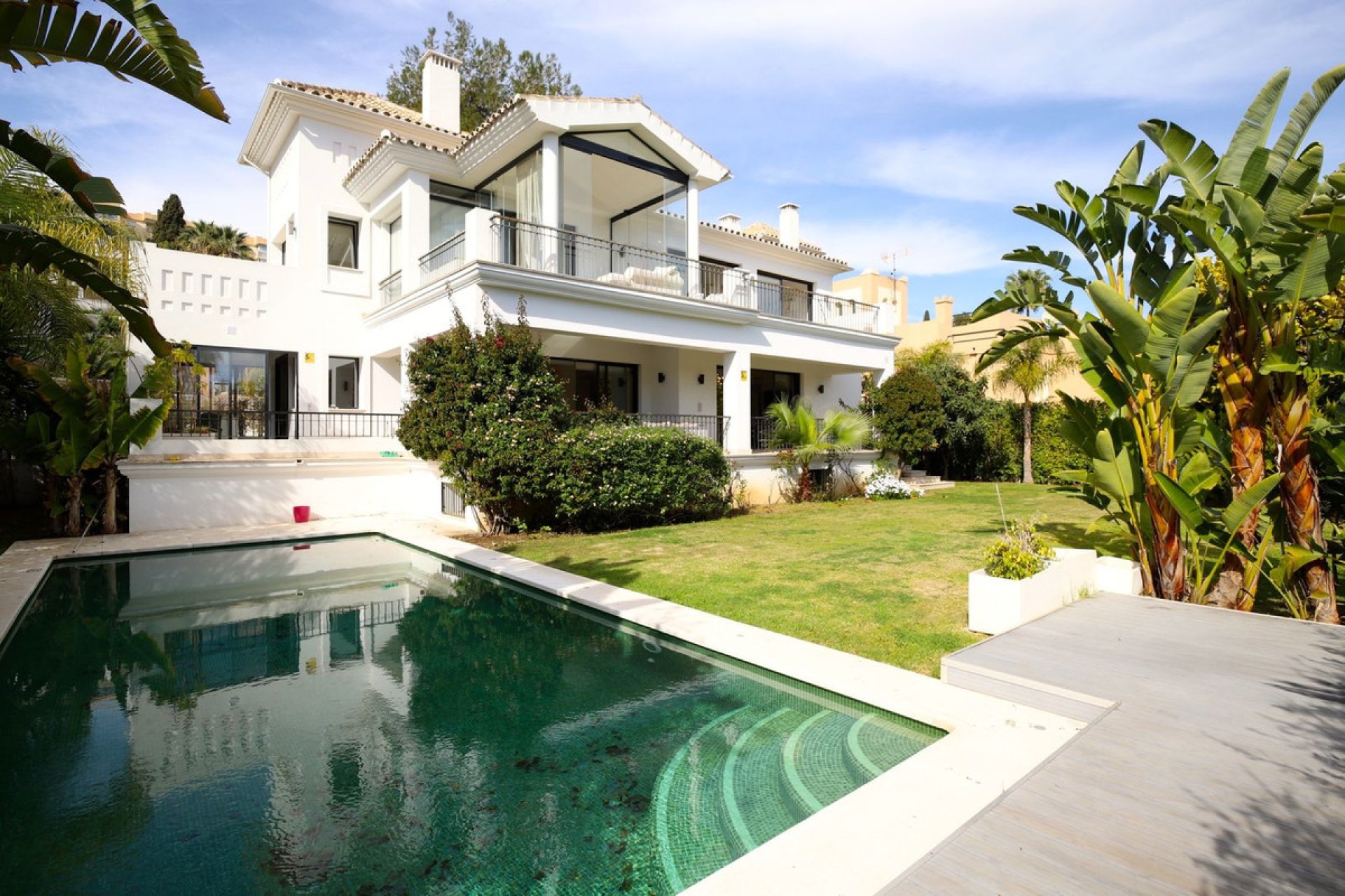 Resale - House - Detached Villa - Marbella - Nueva Andalucia