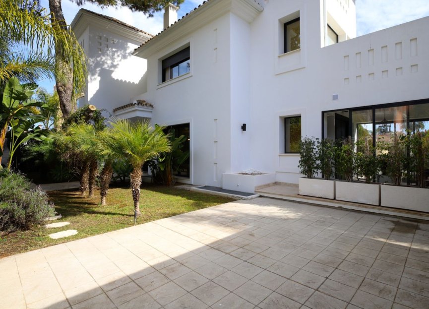 Resale - House - Detached Villa - Marbella - Nueva Andalucia