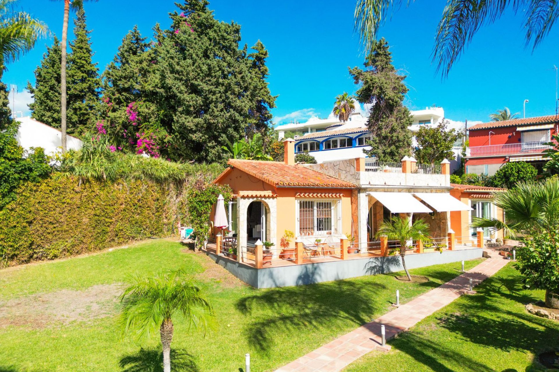 Resale - House - Detached Villa - Marbella - Nueva Andalucia