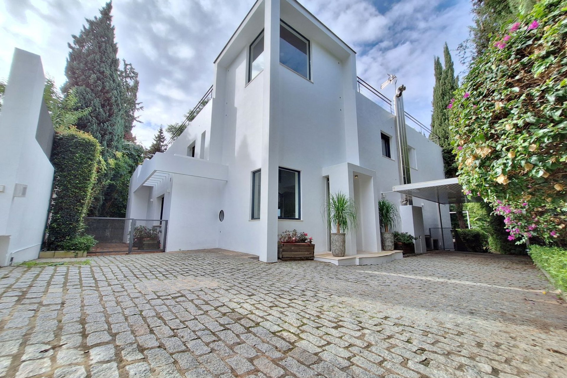 Resale - House - Detached Villa - Marbella - Nueva Andalucia