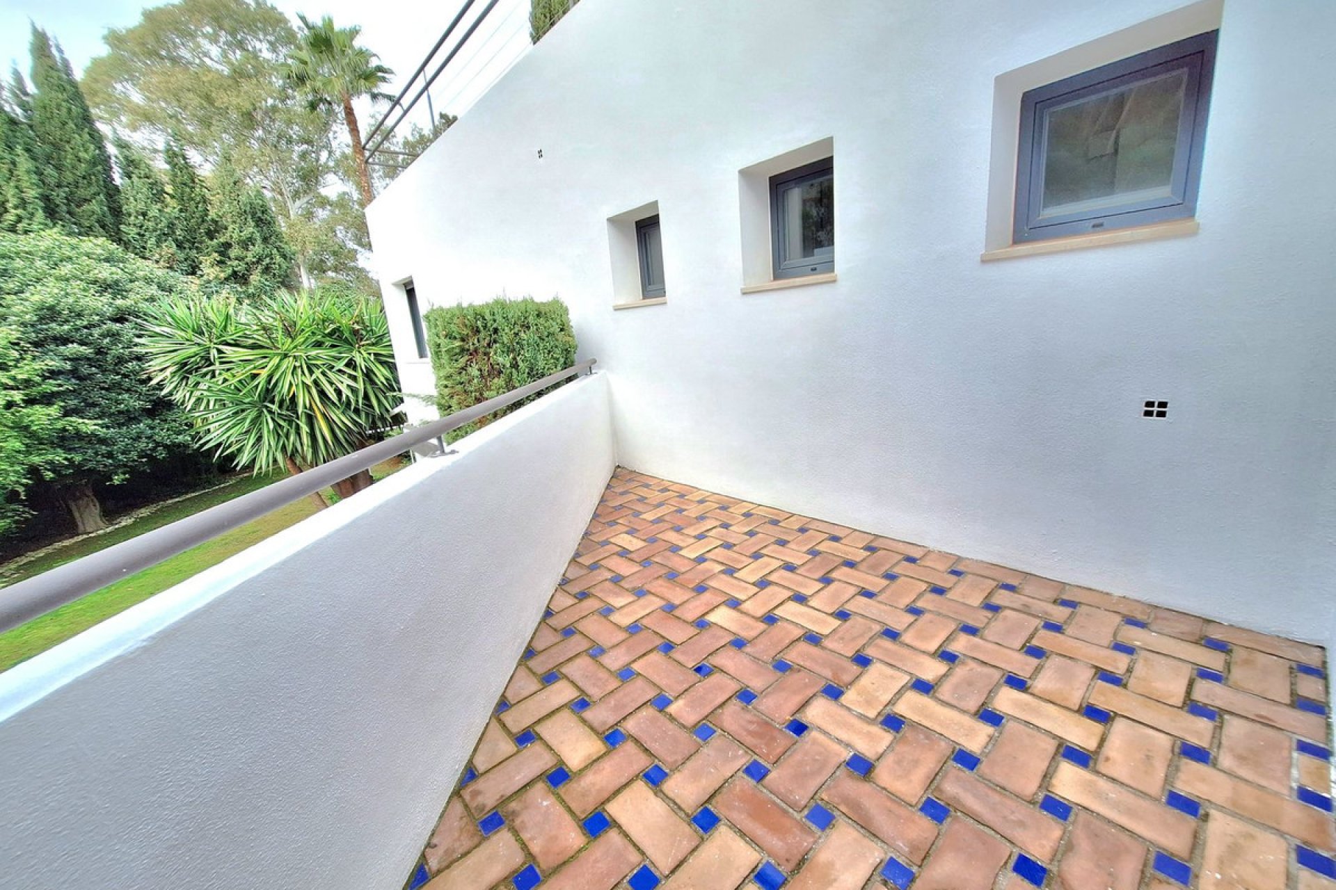 Resale - House - Detached Villa - Marbella - Nueva Andalucia