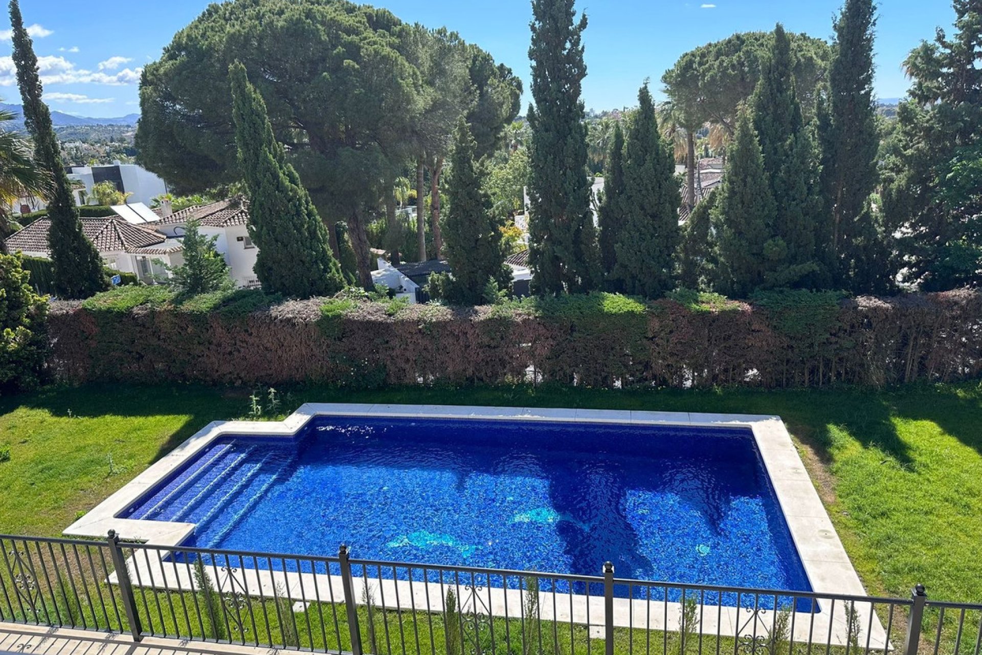 Resale - House - Detached Villa - Marbella - Nueva Andalucia