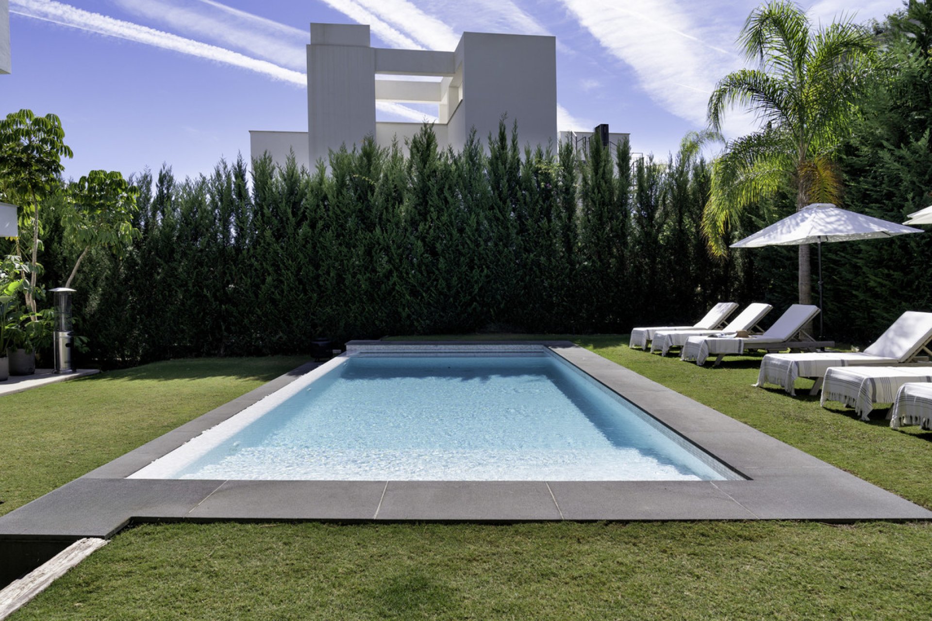 Resale - House - Detached Villa - Marbella - Nueva Andalucia