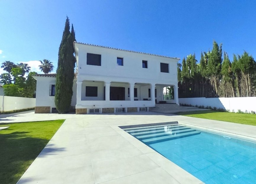 Resale - House - Detached Villa - Marbella - Nueva Andalucia