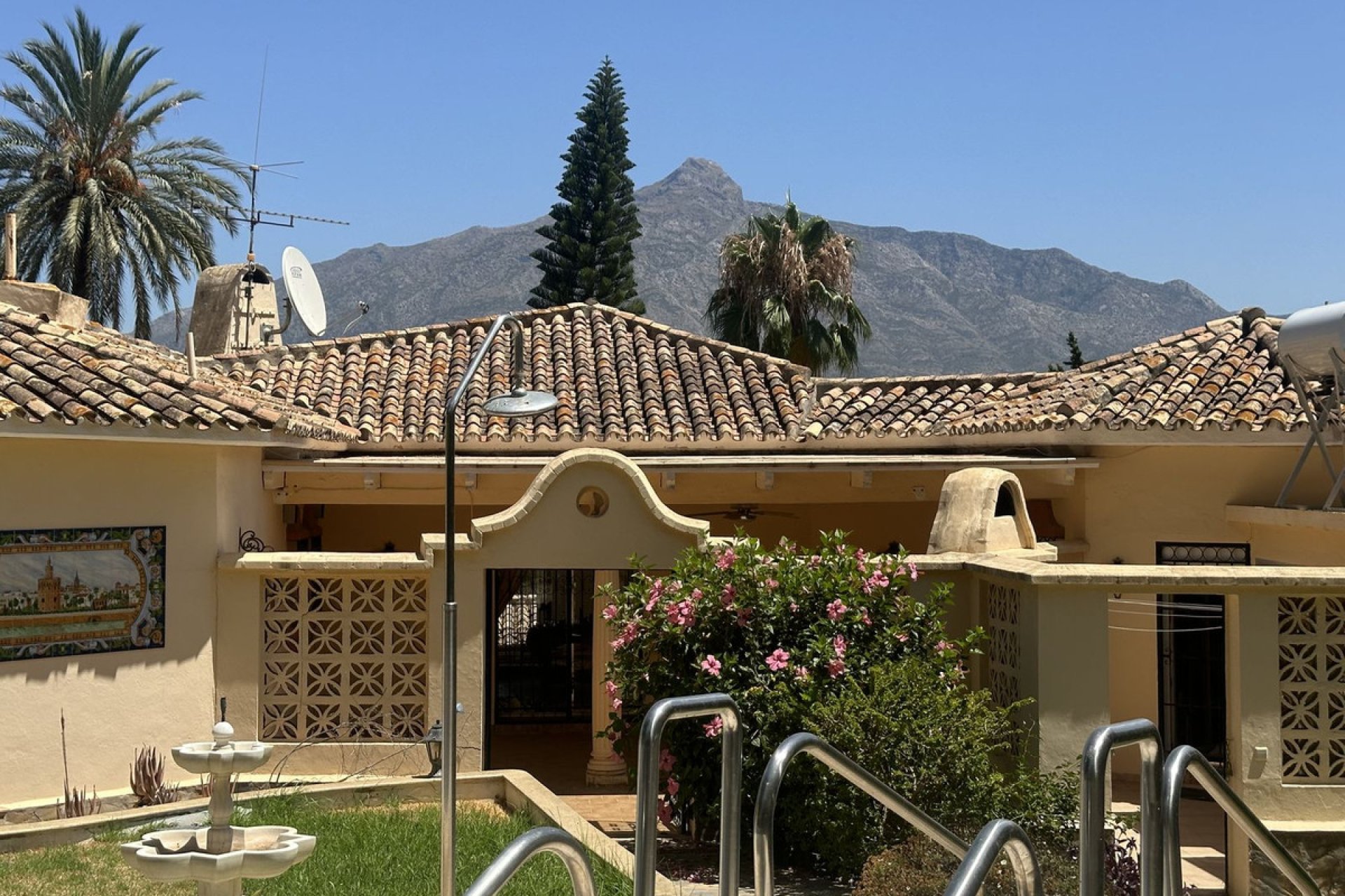 Resale - House - Detached Villa - Marbella - Nueva Andalucia