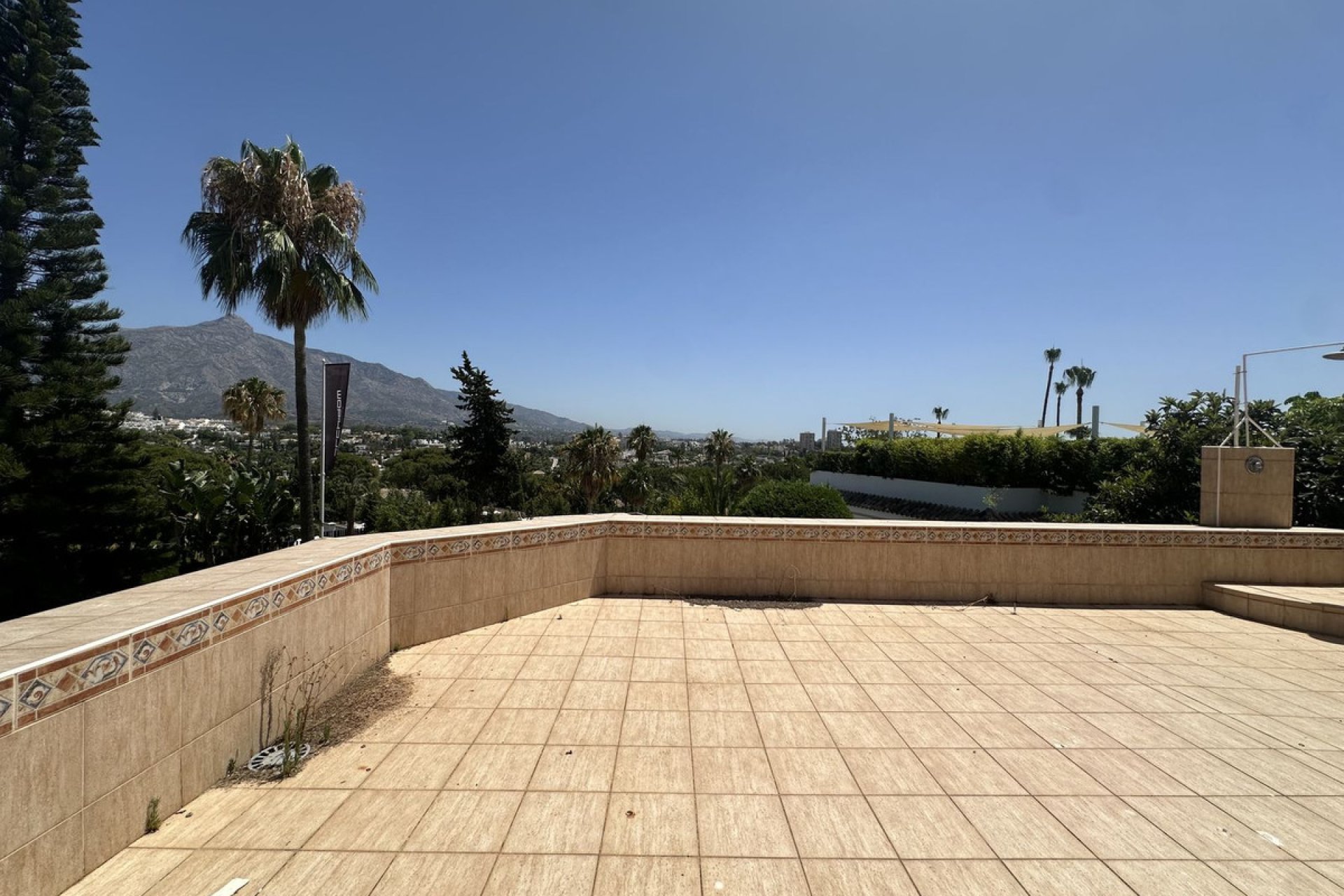 Resale - House - Detached Villa - Marbella - Nueva Andalucia