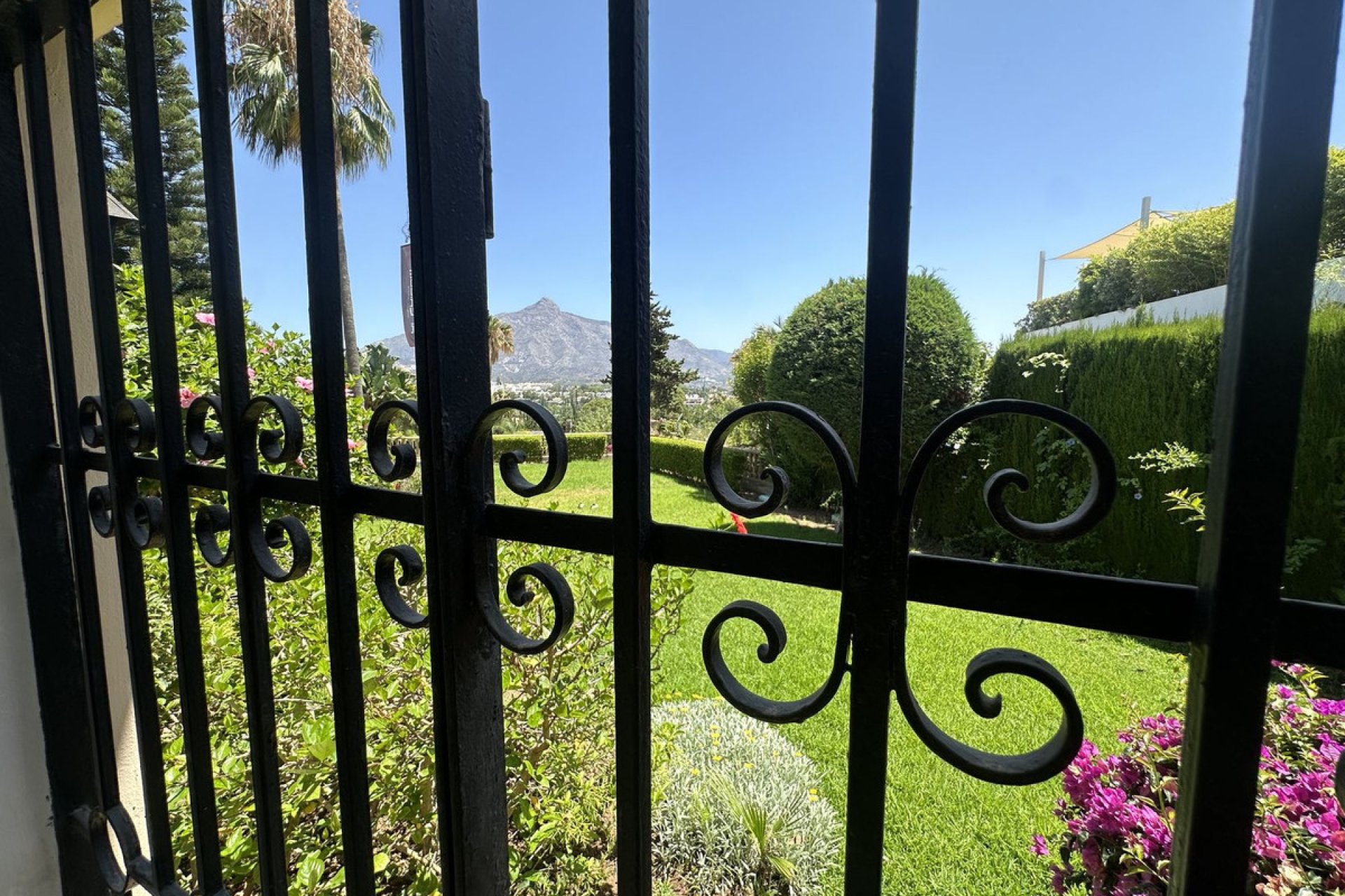 Resale - House - Detached Villa - Marbella - Nueva Andalucia