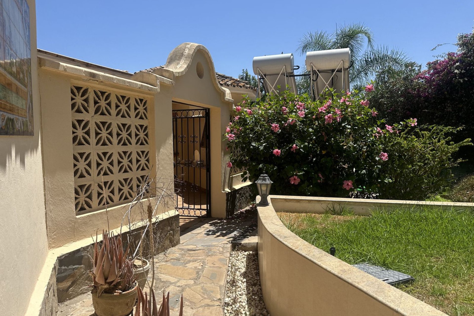 Resale - House - Detached Villa - Marbella - Nueva Andalucia