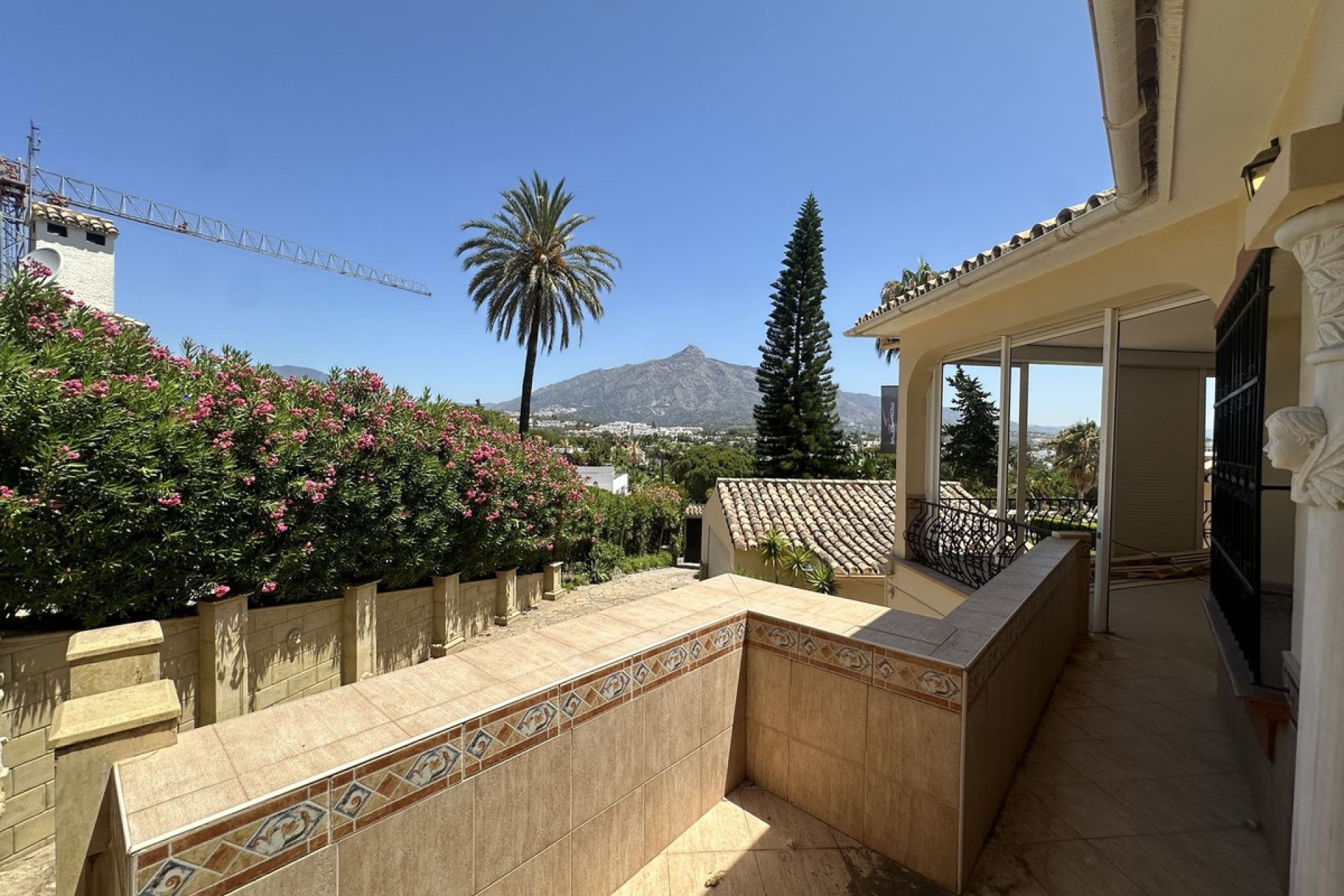 Resale - House - Detached Villa - Marbella - Nueva Andalucia