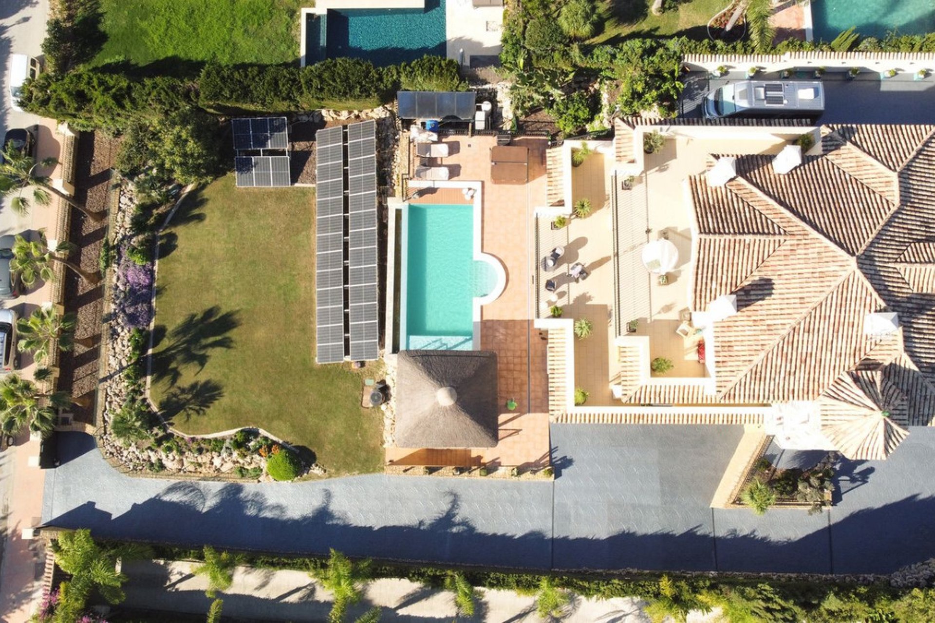 Resale - House - Detached Villa - Marbella - Nueva Andalucia