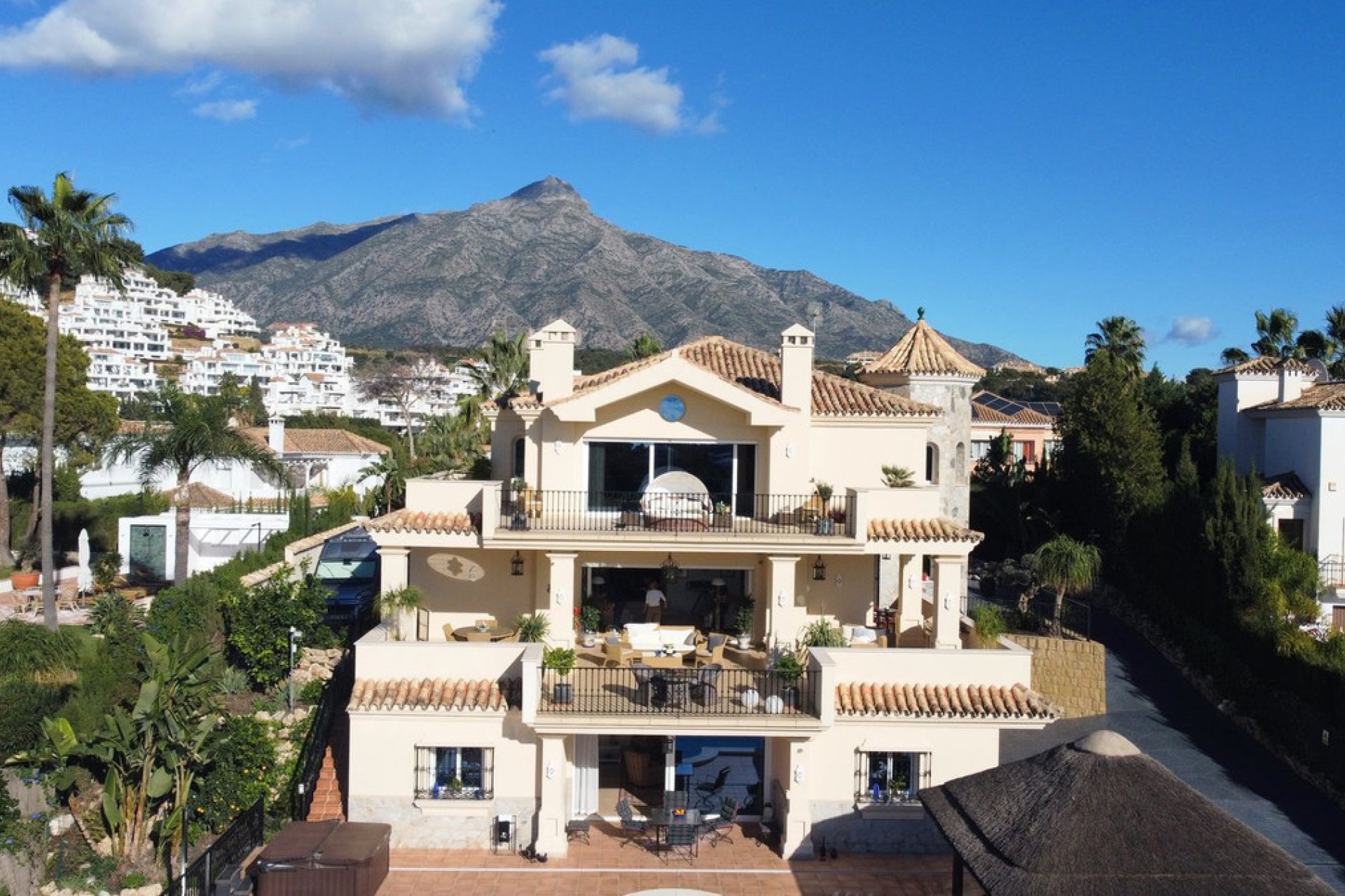 Resale - House - Detached Villa - Marbella - Nueva Andalucia