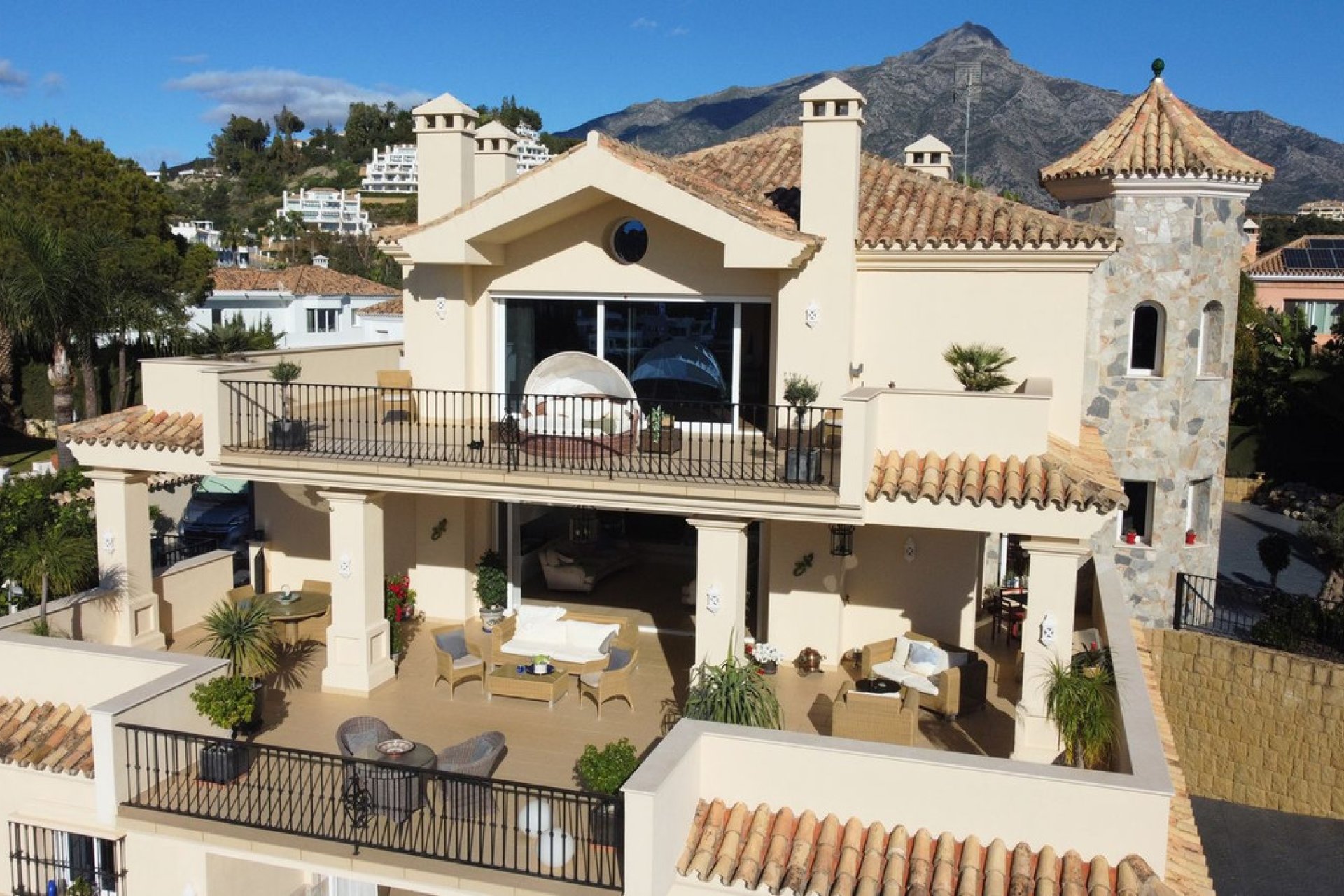 Resale - House - Detached Villa - Marbella - Nueva Andalucia