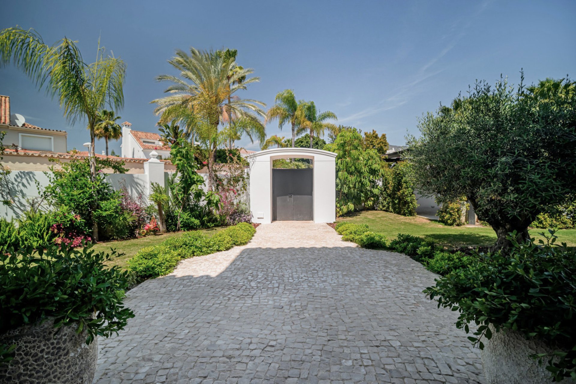 Resale - House - Detached Villa - Marbella - Nueva Andalucia