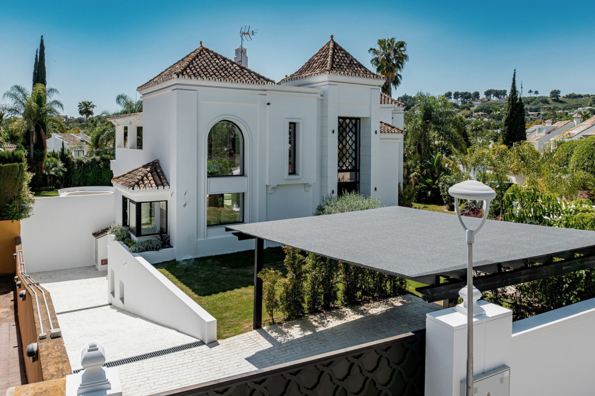 Resale - House - Detached Villa - Marbella - Nueva Andalucia