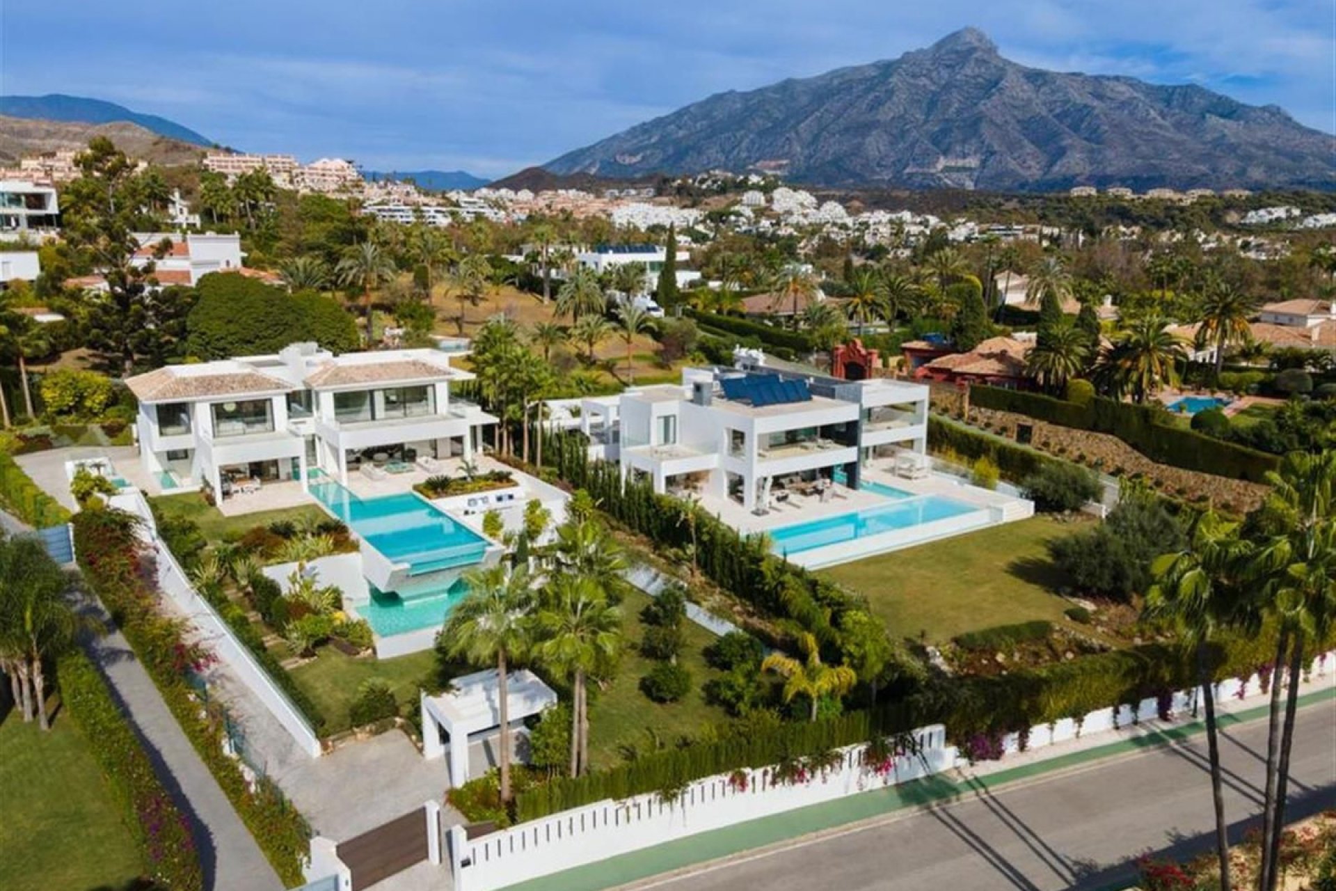 Resale - House - Detached Villa - Marbella - Nueva Andalucia