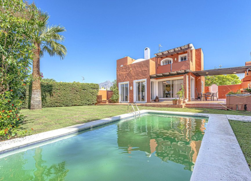 Resale - House - Detached Villa - Marbella - Nueva Andalucia