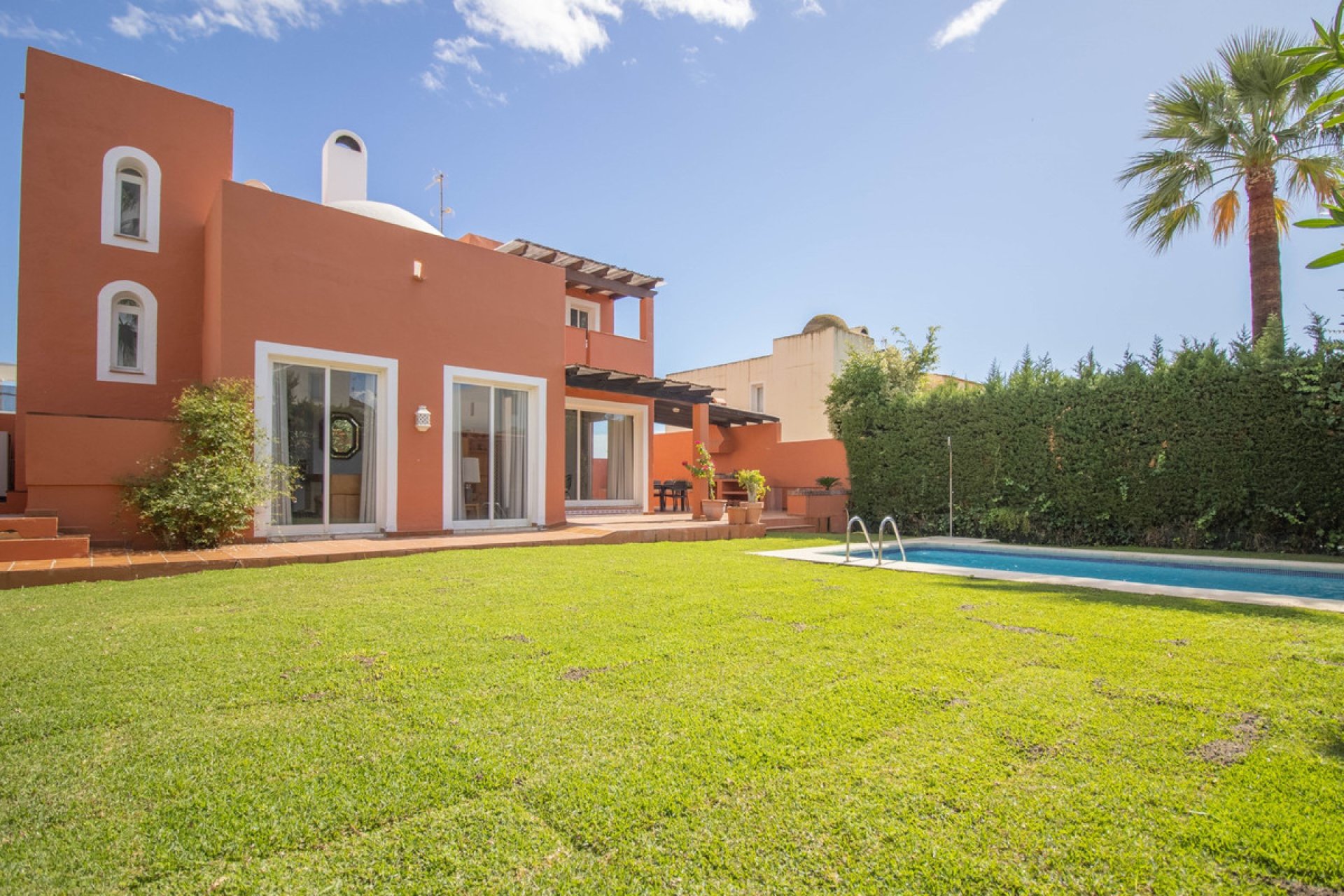 Resale - House - Detached Villa - Marbella - Nueva Andalucia