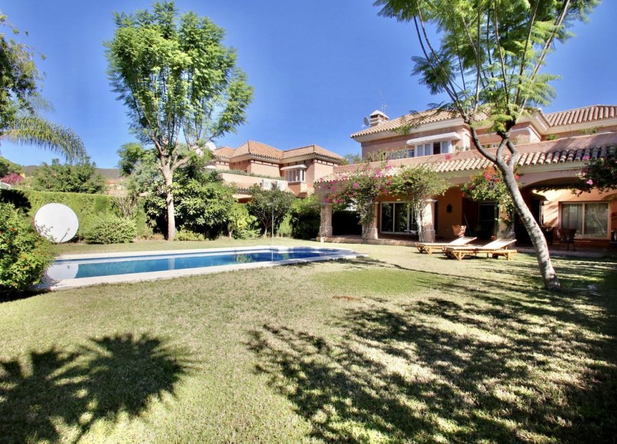 Resale - House - Detached Villa - Marbella - Nueva Andalucia