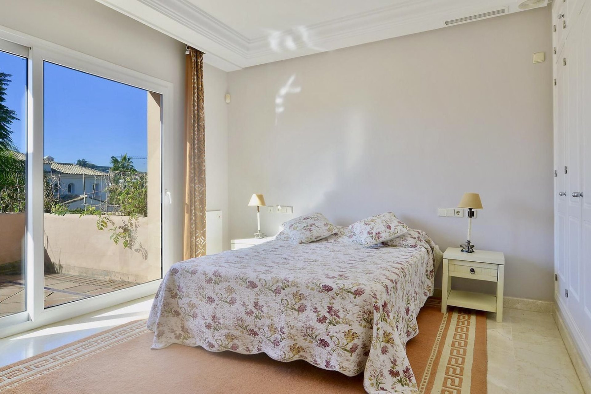 Resale - House - Detached Villa - Marbella - Nueva Andalucia