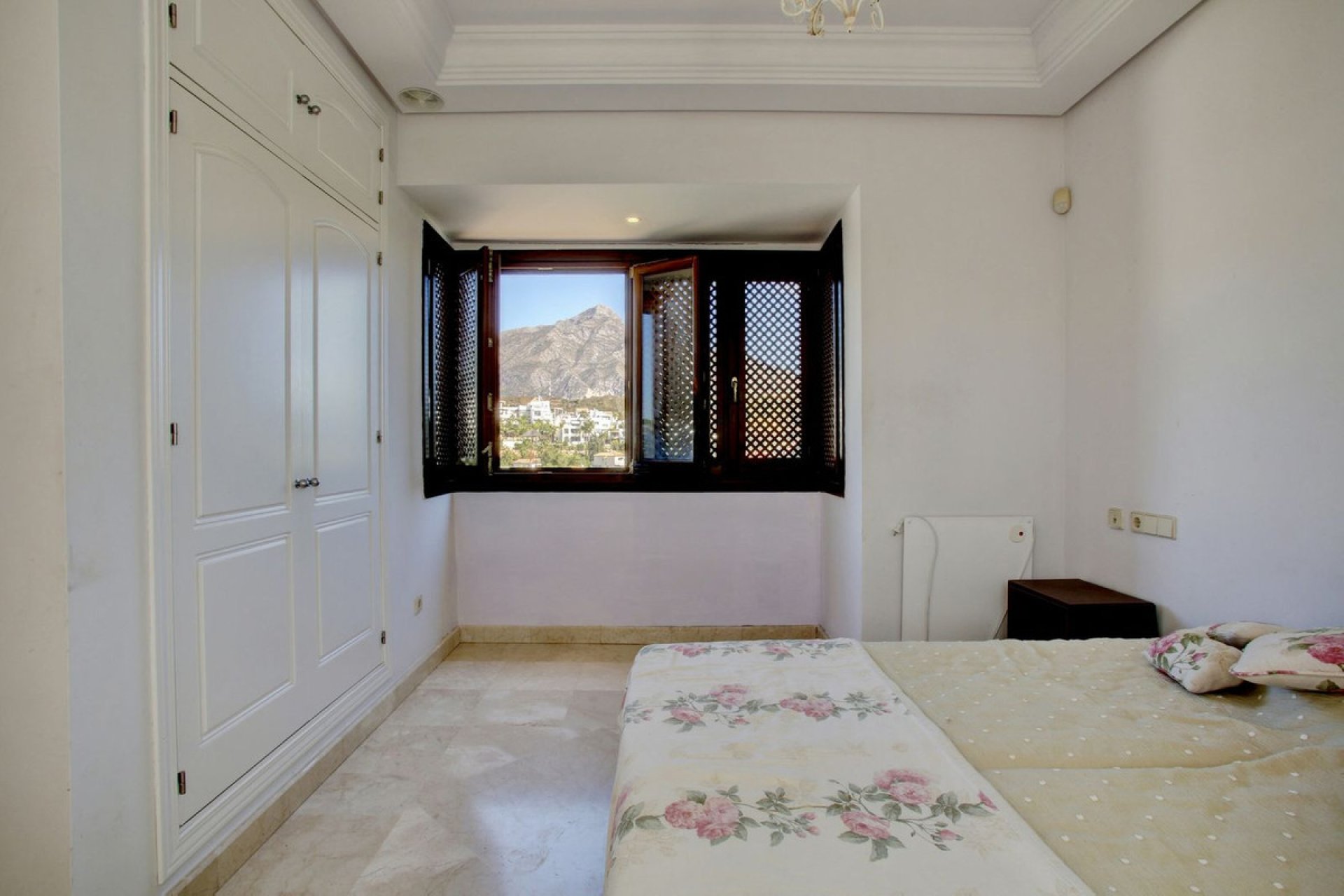 Resale - House - Detached Villa - Marbella - Nueva Andalucia