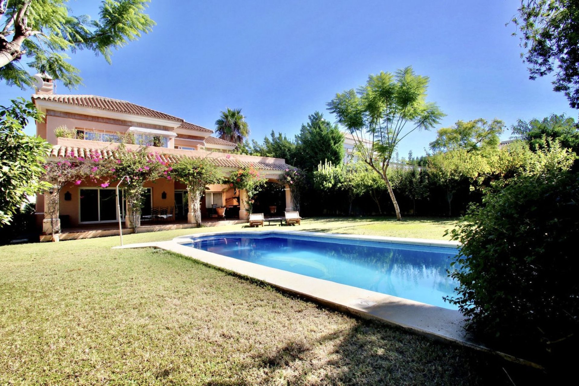 Resale - House - Detached Villa - Marbella - Nueva Andalucia