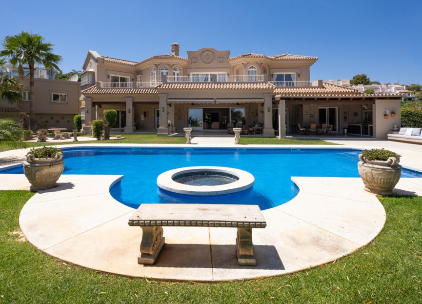 Resale - House - Detached Villa - Marbella - Nueva Andalucia