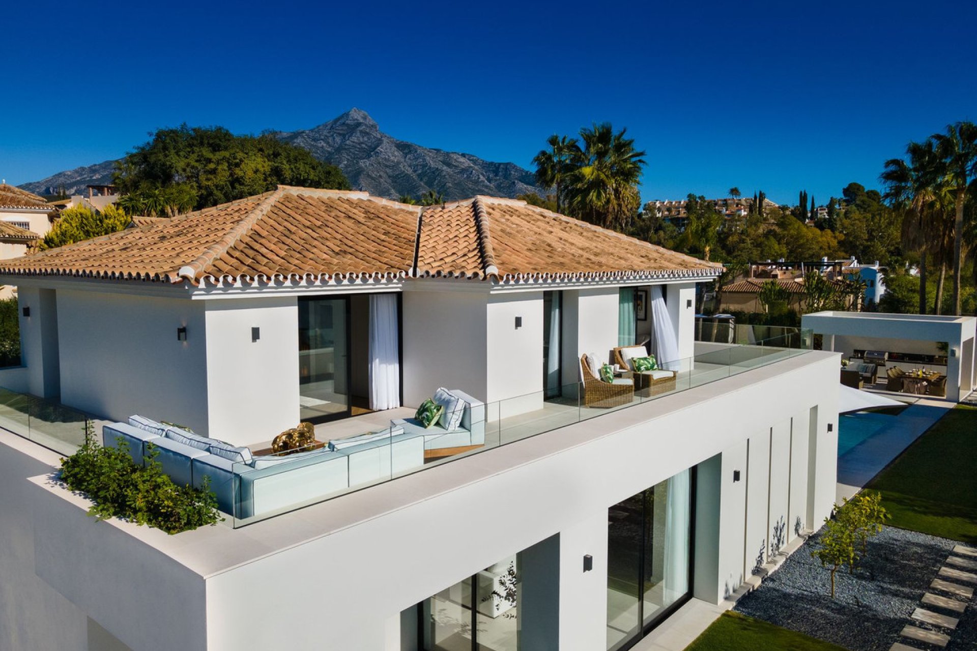 Resale - House - Detached Villa - Marbella - Nueva Andalucia