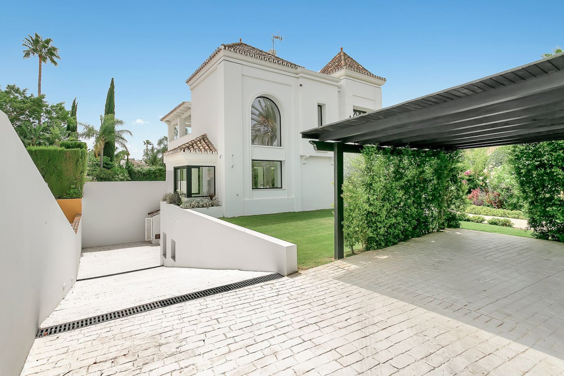 Resale - House - Detached Villa - Marbella - Nueva Andalucia