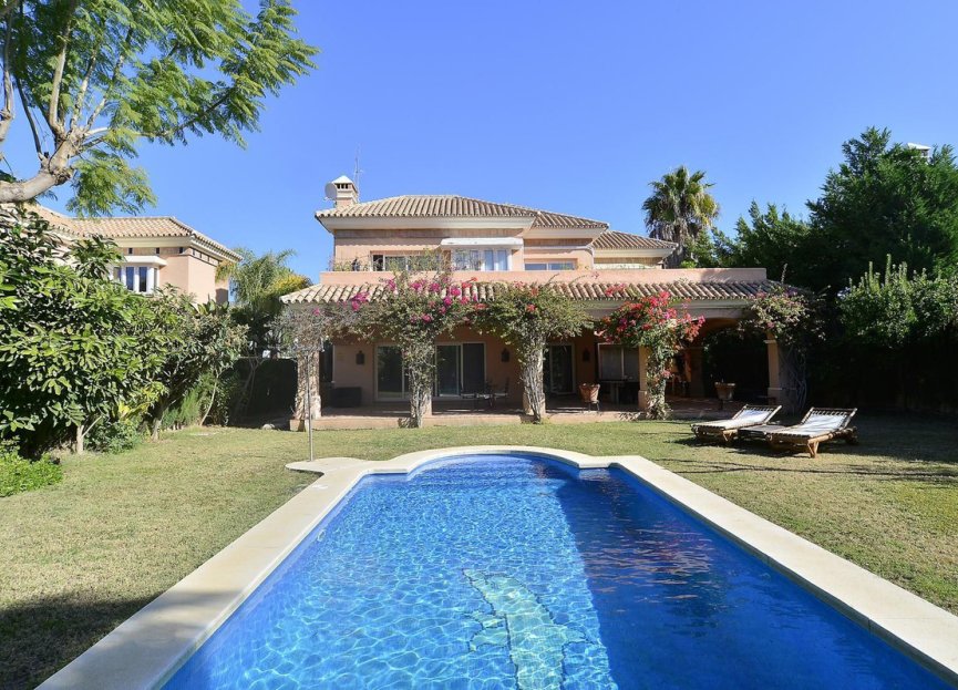 Resale - House - Detached Villa - Marbella - Nueva Andalucia