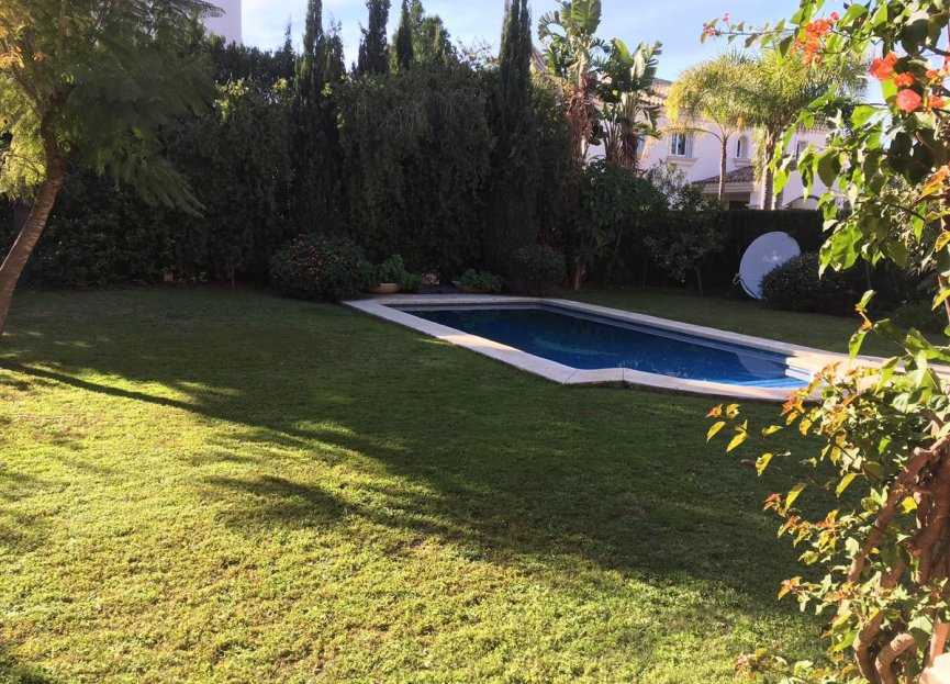 Resale - House - Detached Villa - Marbella - Nueva Andalucia