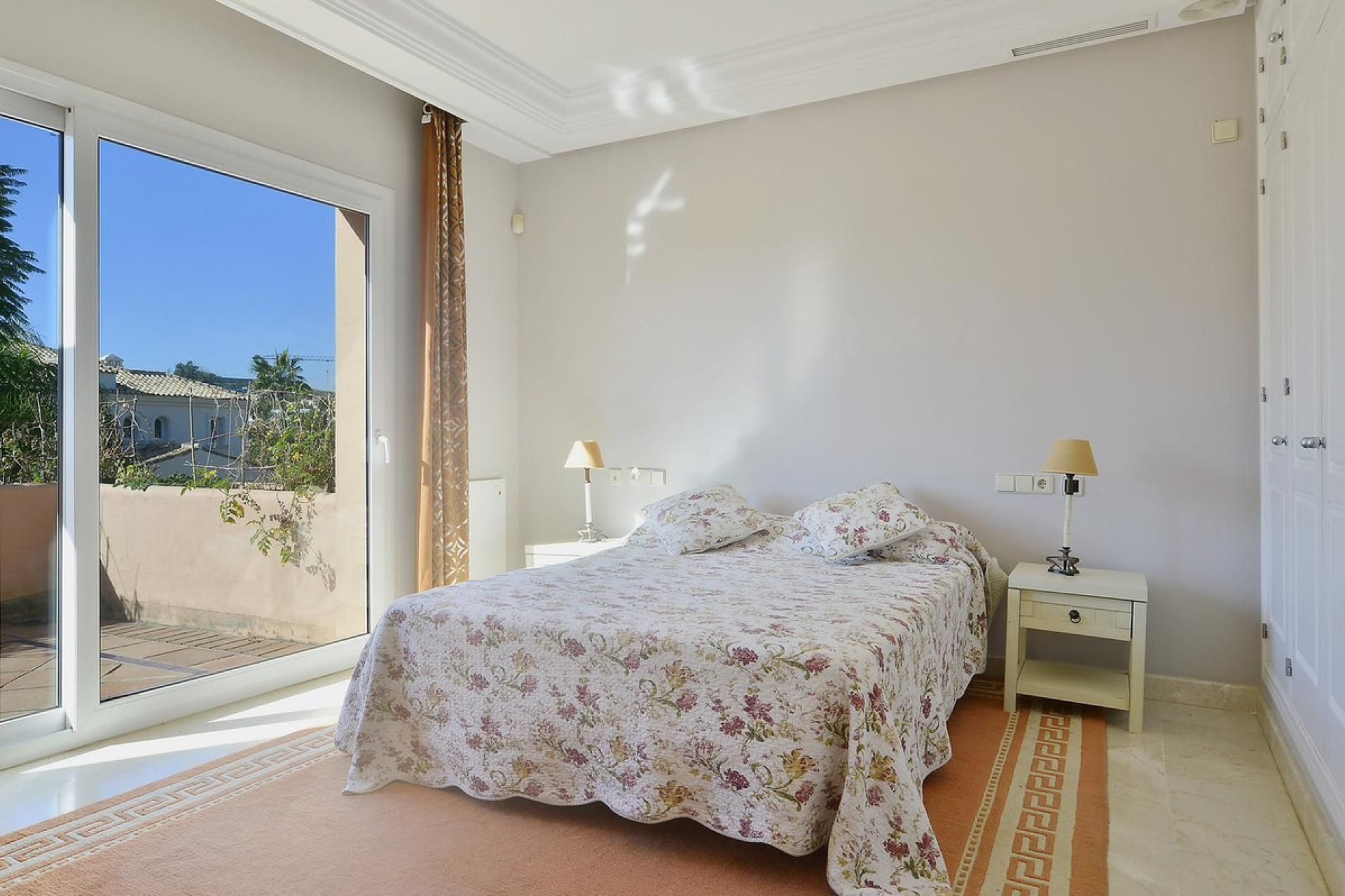 Resale - House - Detached Villa - Marbella - Nueva Andalucia