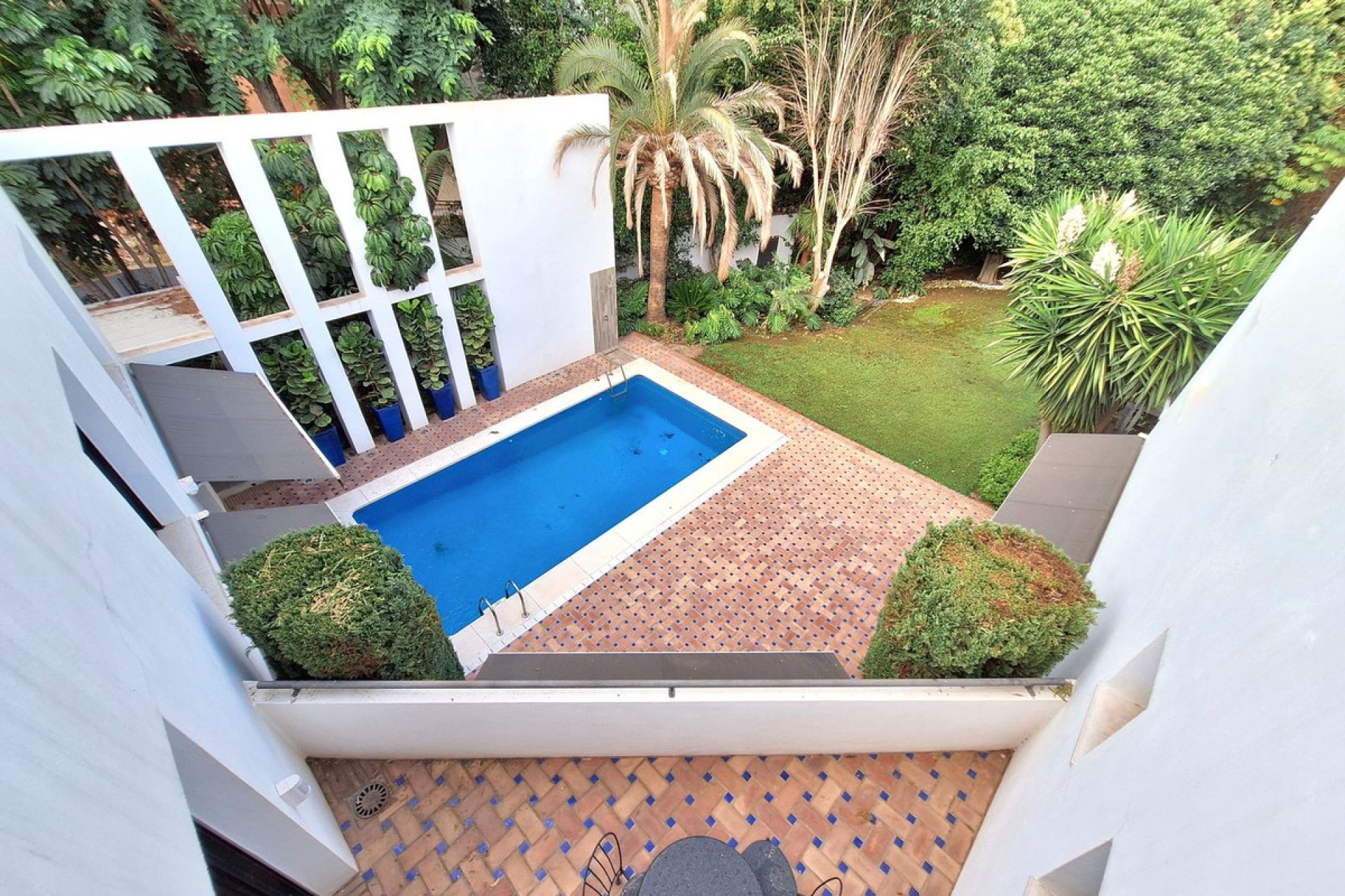 Resale - House - Detached Villa - Marbella - Nueva Andalucia