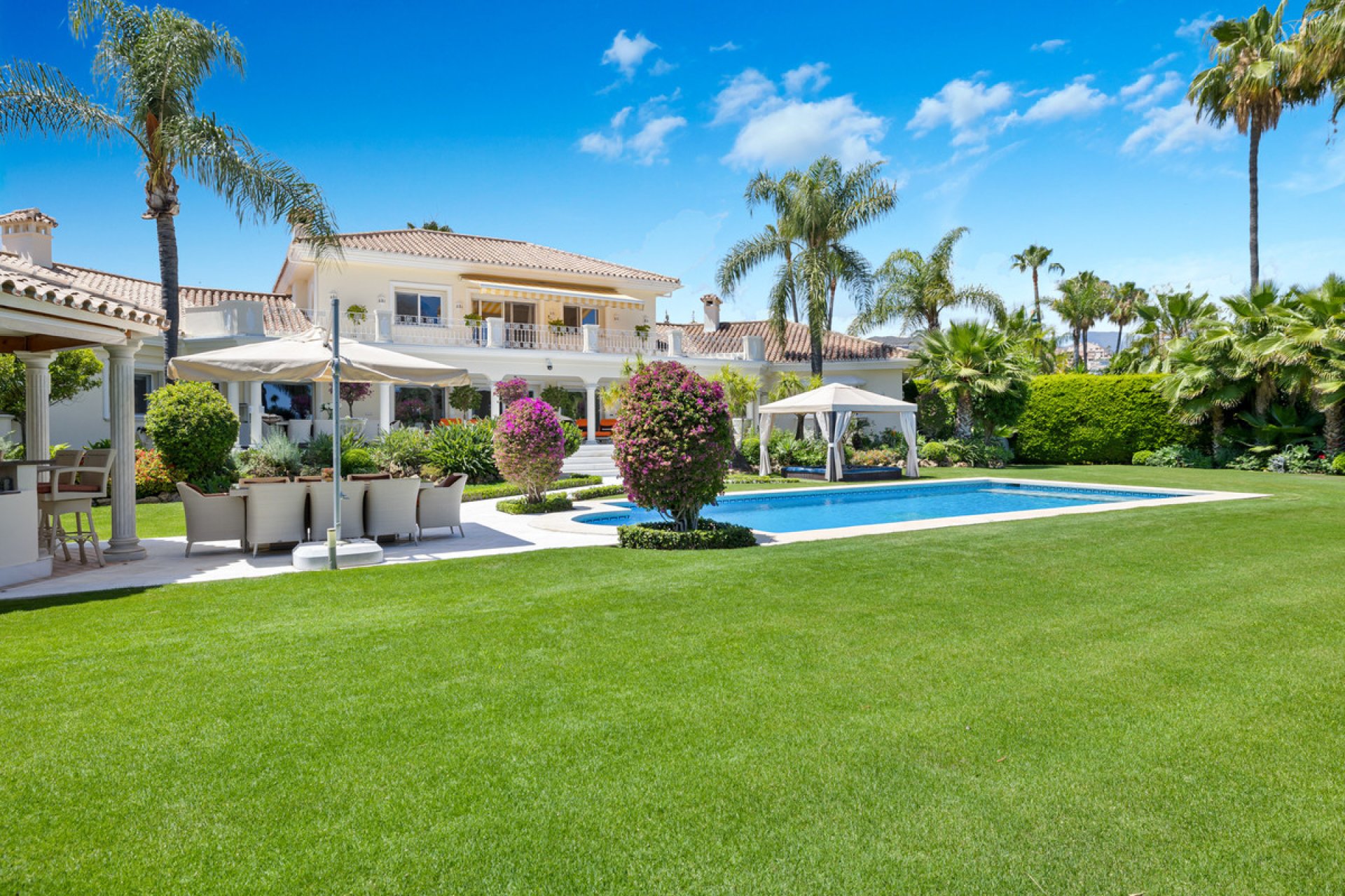 Resale - House - Detached Villa - Marbella - Nueva Andalucia