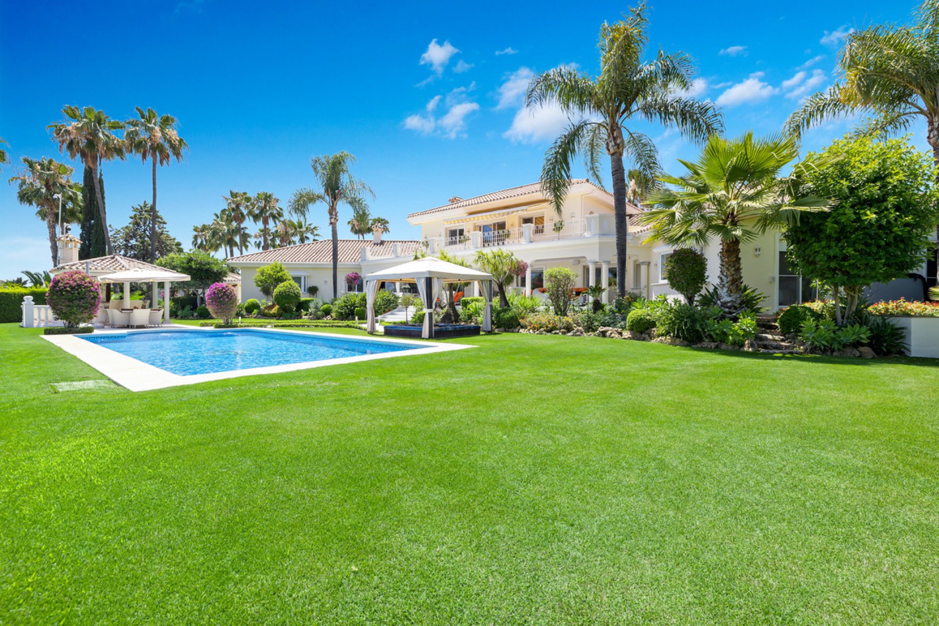 Resale - House - Detached Villa - Marbella - Nueva Andalucia