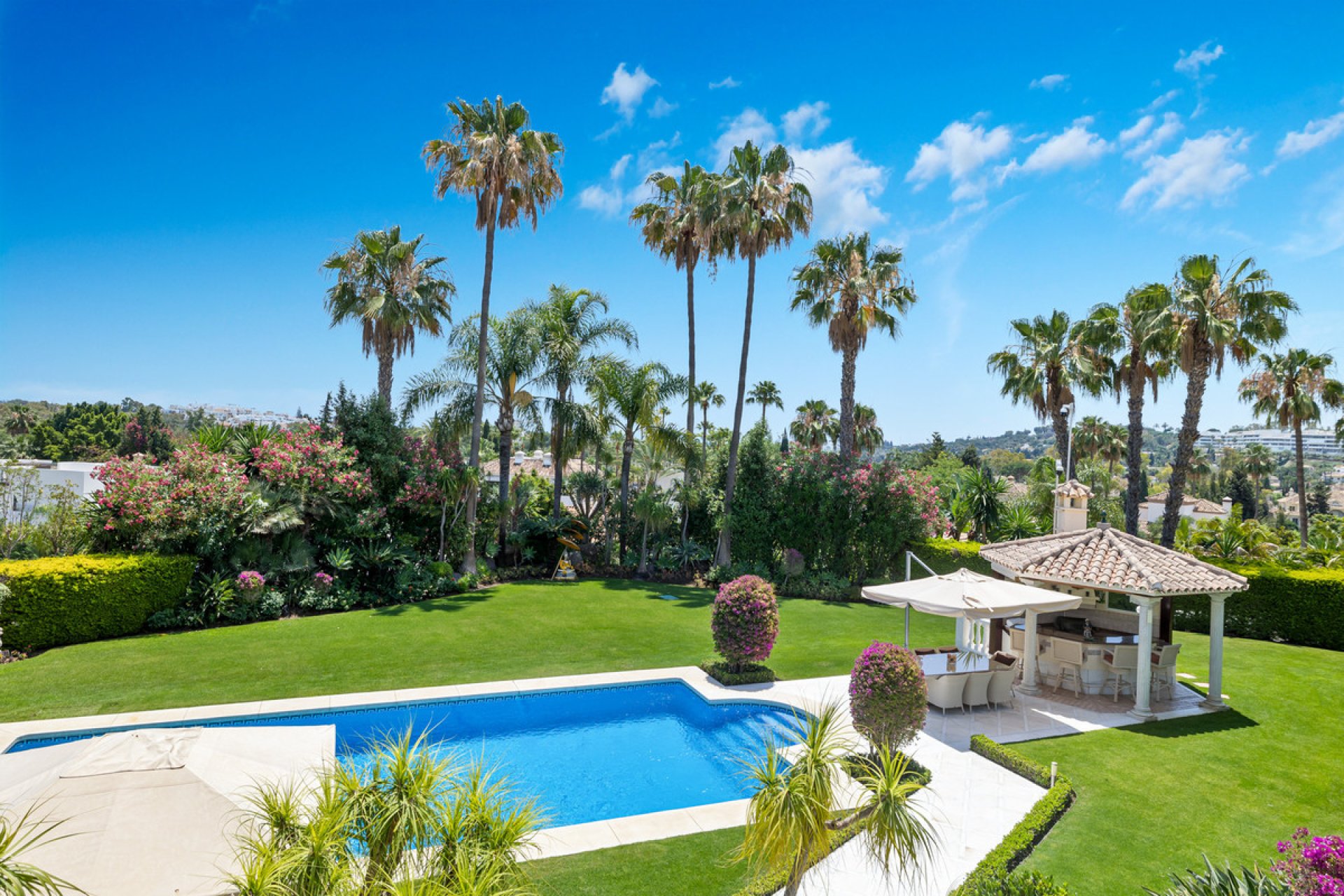 Resale - House - Detached Villa - Marbella - Nueva Andalucia