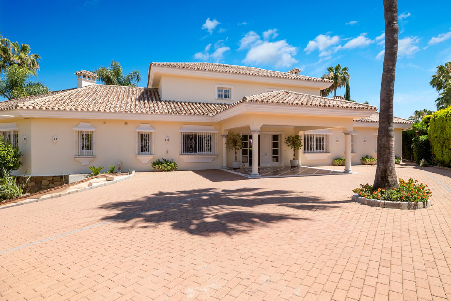 Resale - House - Detached Villa - Marbella - Nueva Andalucia