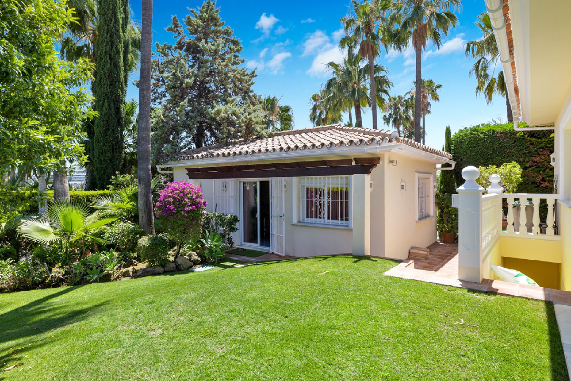 Resale - House - Detached Villa - Marbella - Nueva Andalucia