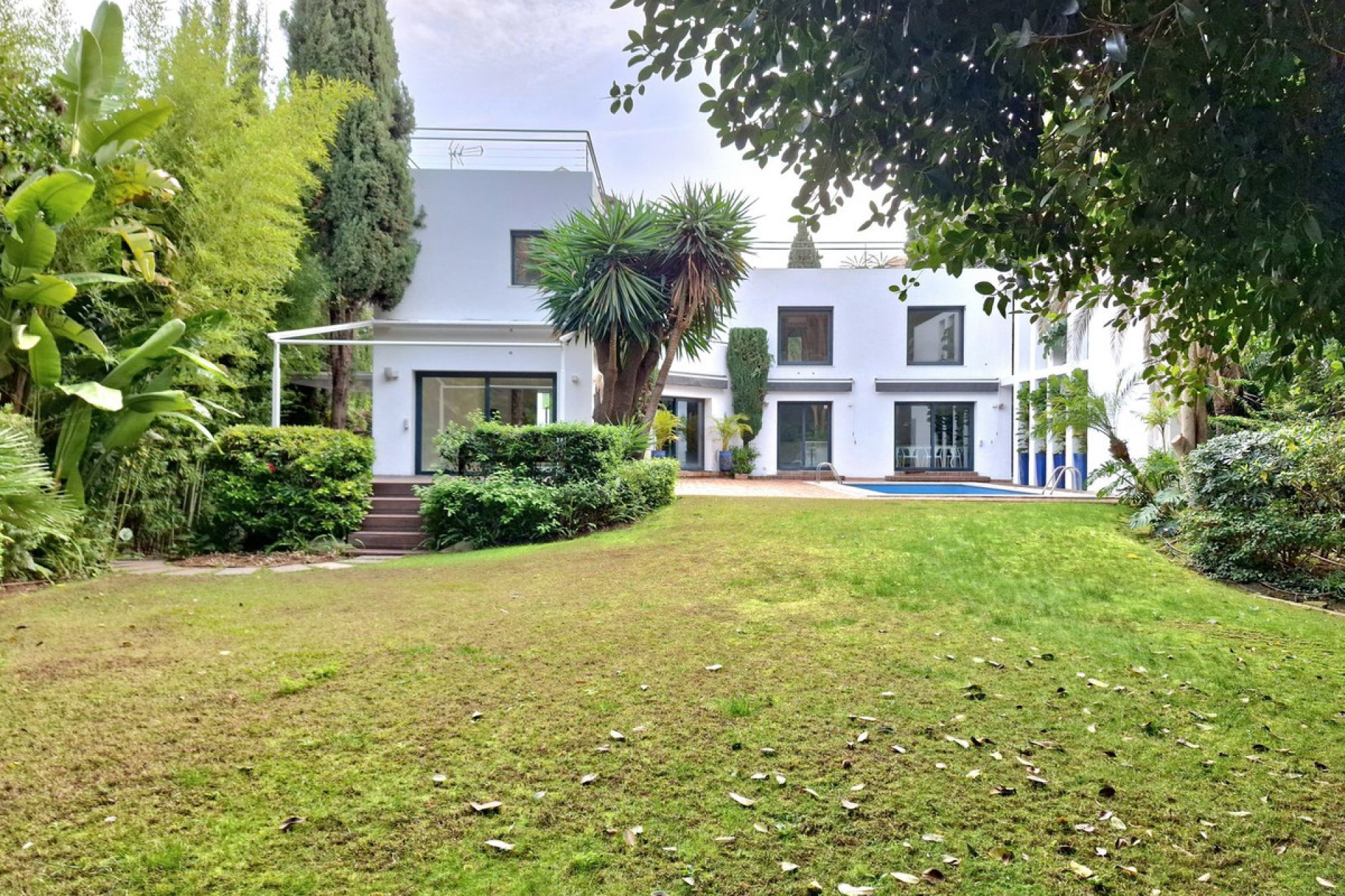 Resale - House - Detached Villa - Marbella - Nueva Andalucia