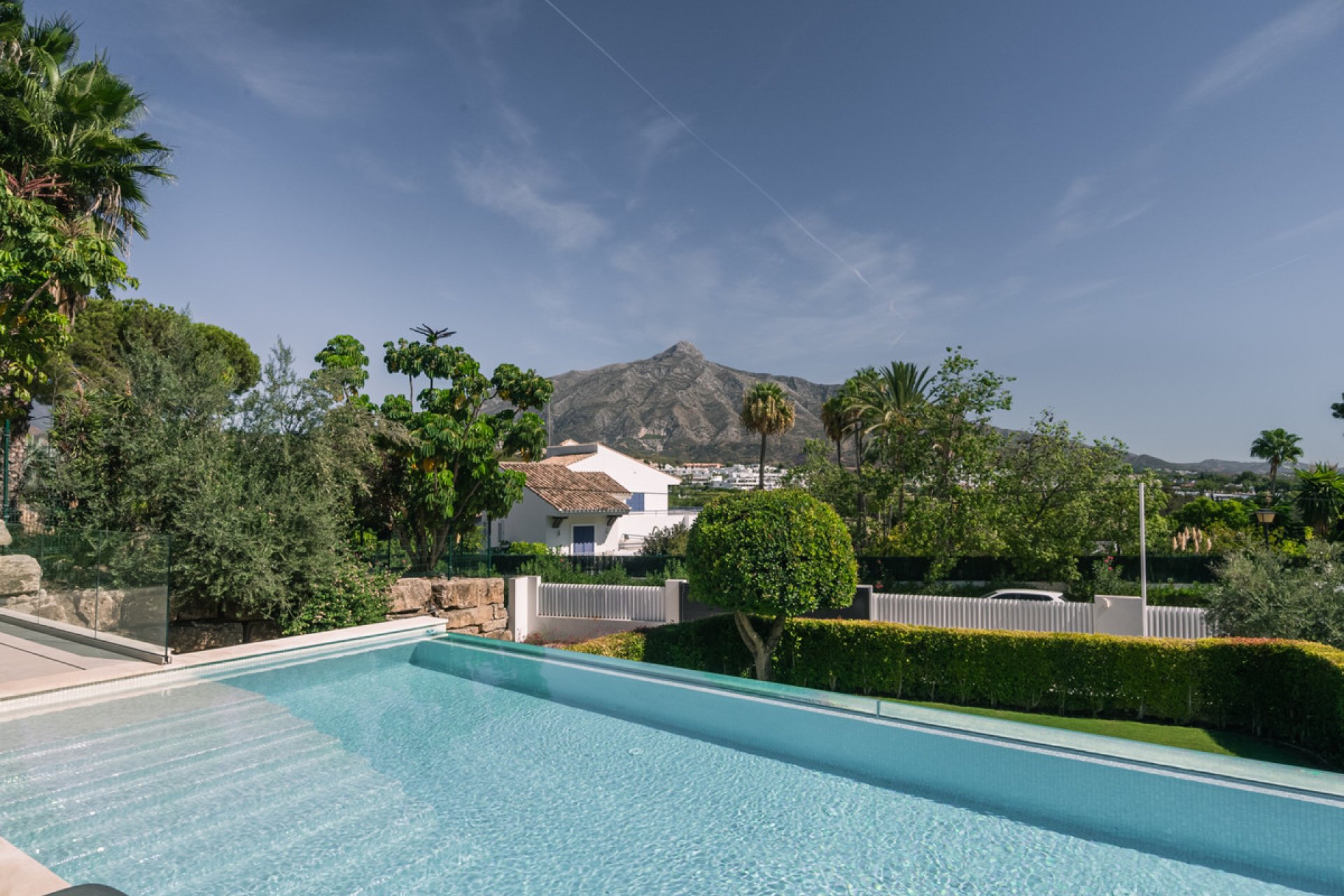 Resale - House - Detached Villa - Marbella - Nueva Andalucia