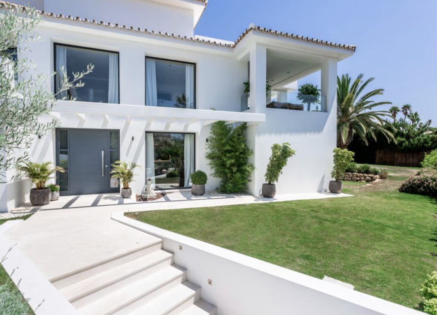 Resale - House - Detached Villa - Marbella - Nueva Andalucia