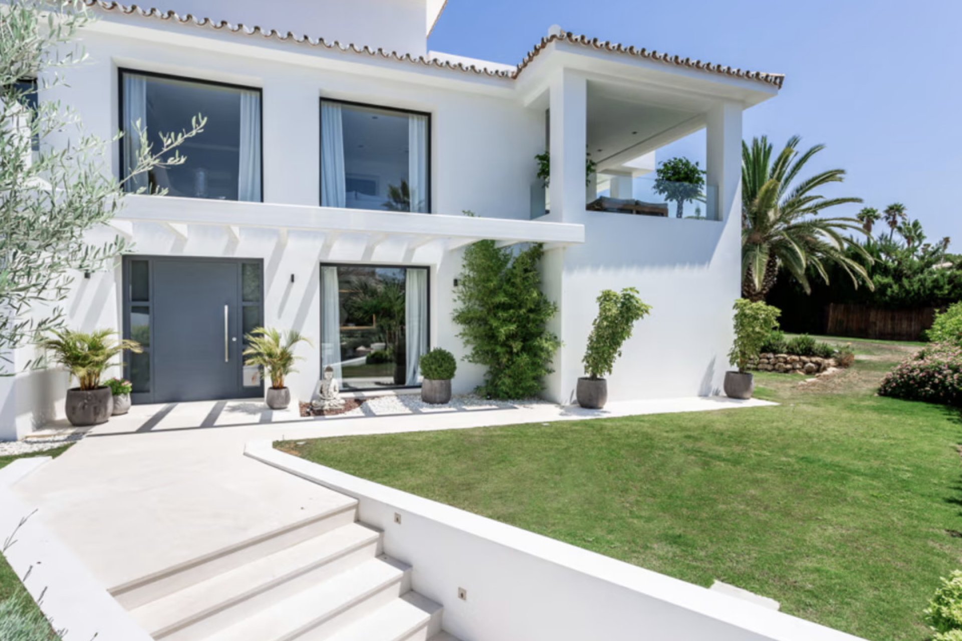 Resale - House - Detached Villa - Marbella - Nueva Andalucia