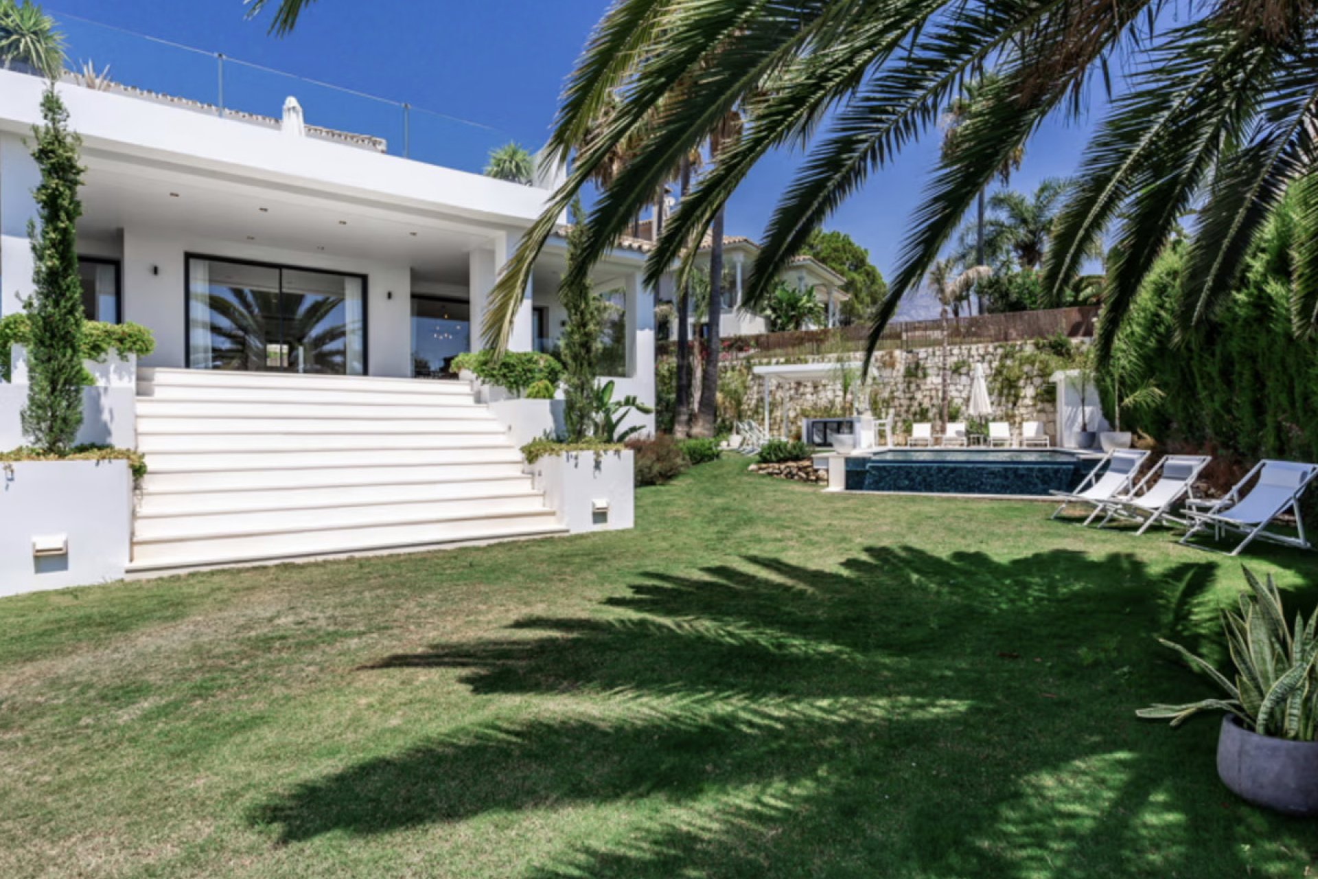 Resale - House - Detached Villa - Marbella - Nueva Andalucia