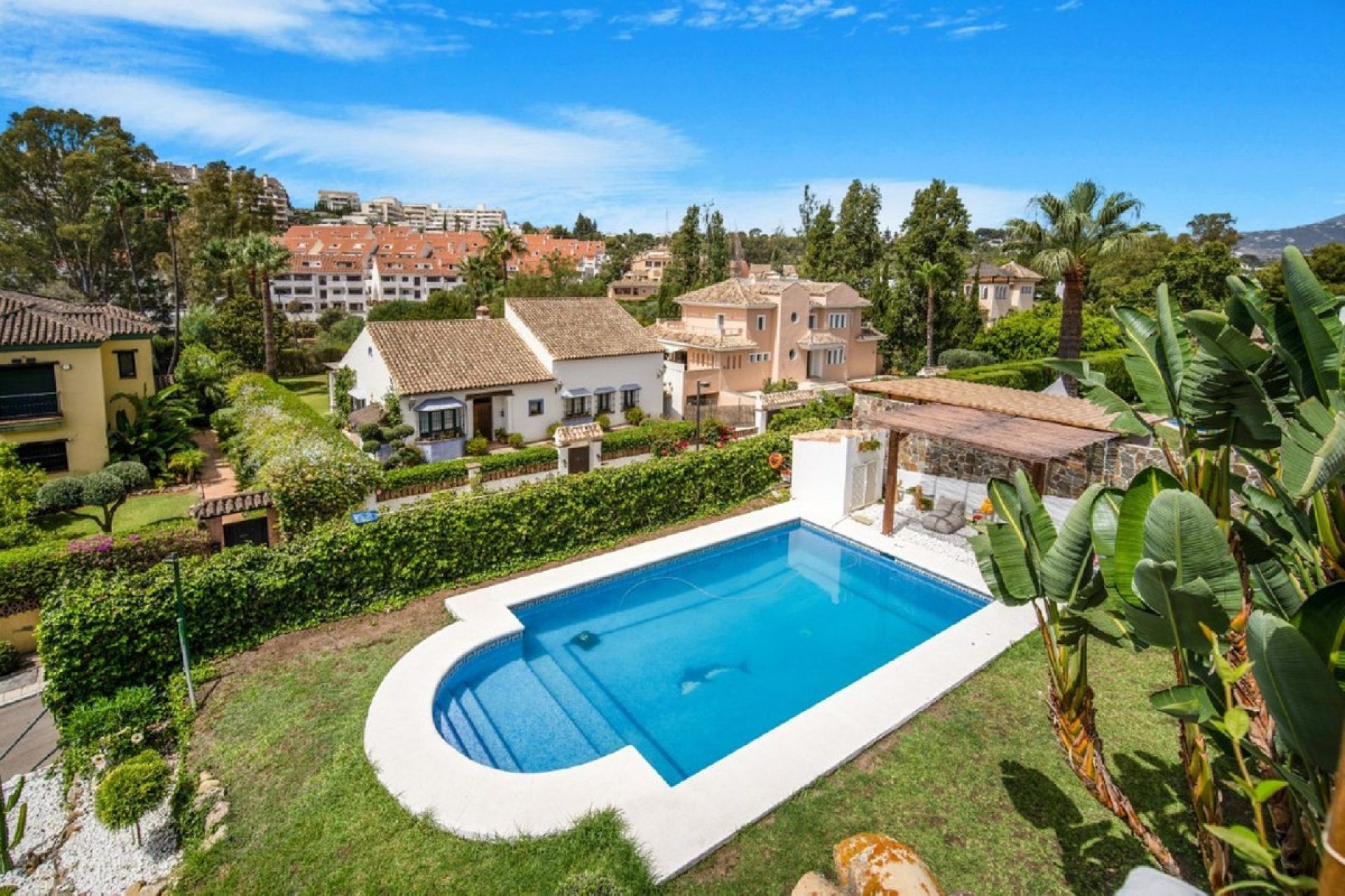 Resale - House - Detached Villa - Marbella - Nueva Andalucia