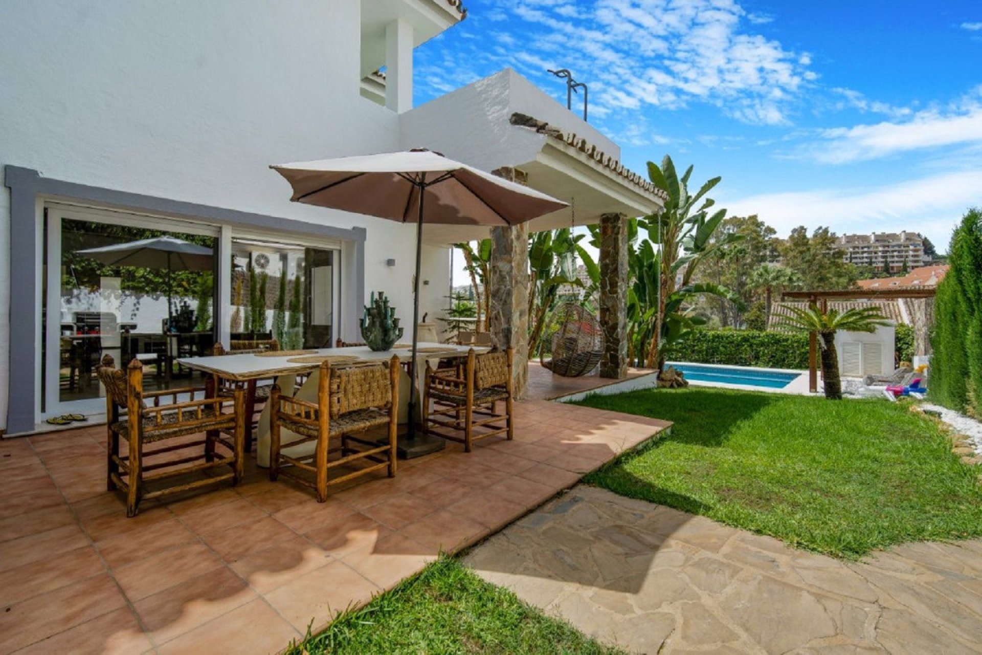 Resale - House - Detached Villa - Marbella - Nueva Andalucia