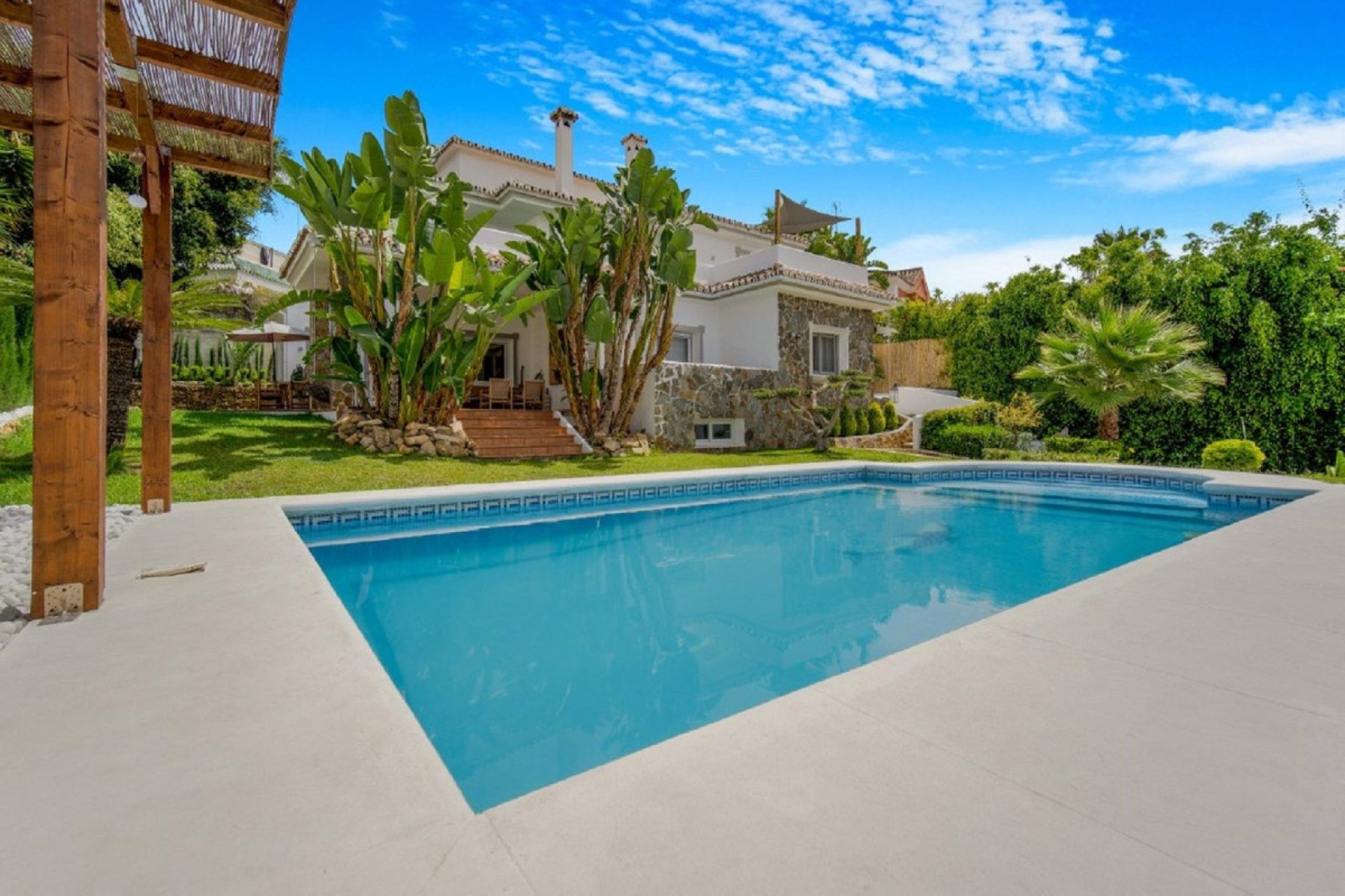 Resale - House - Detached Villa - Marbella - Nueva Andalucia