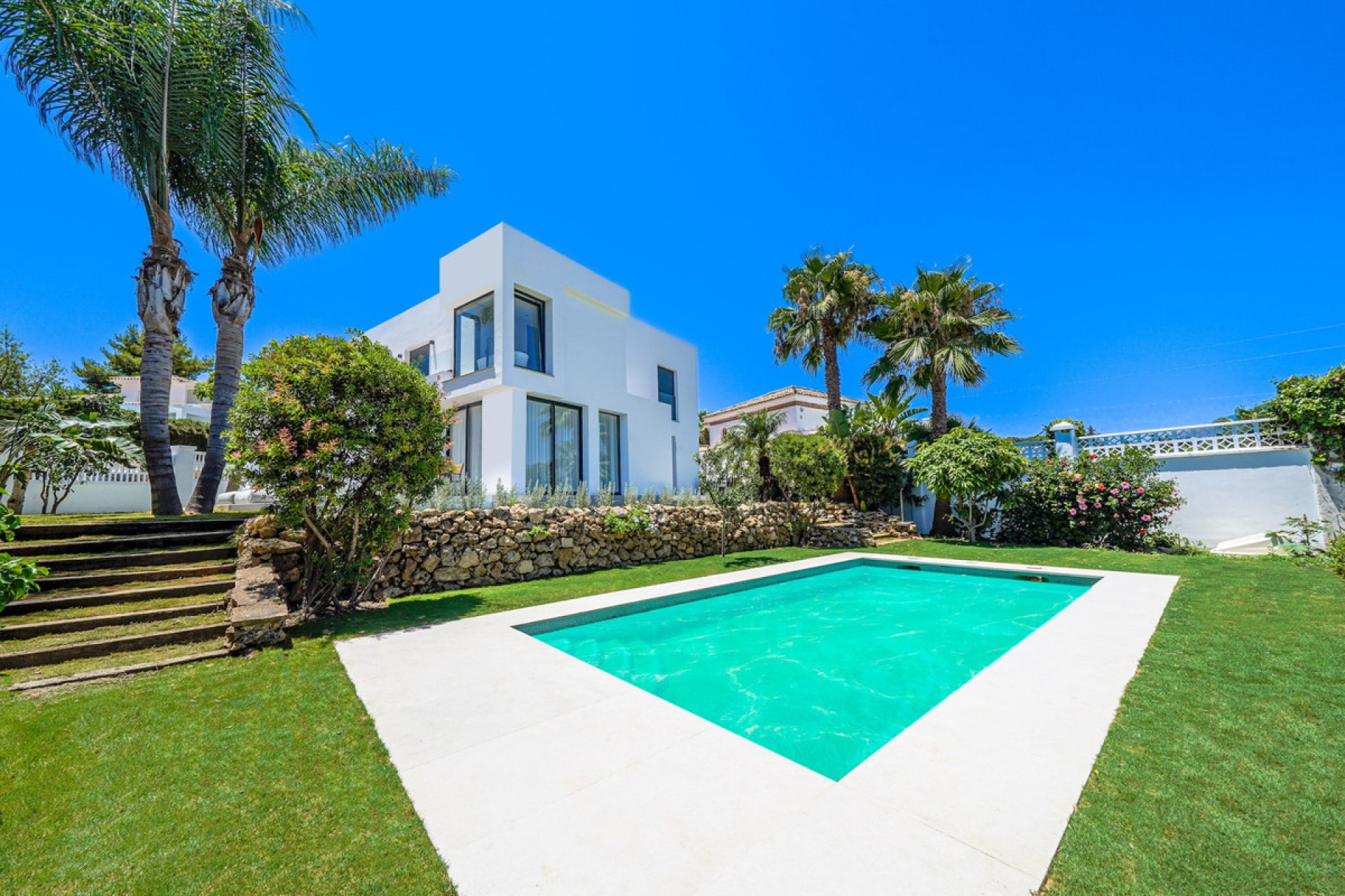 Resale - House - Detached Villa - Marbella - Nueva Andalucia